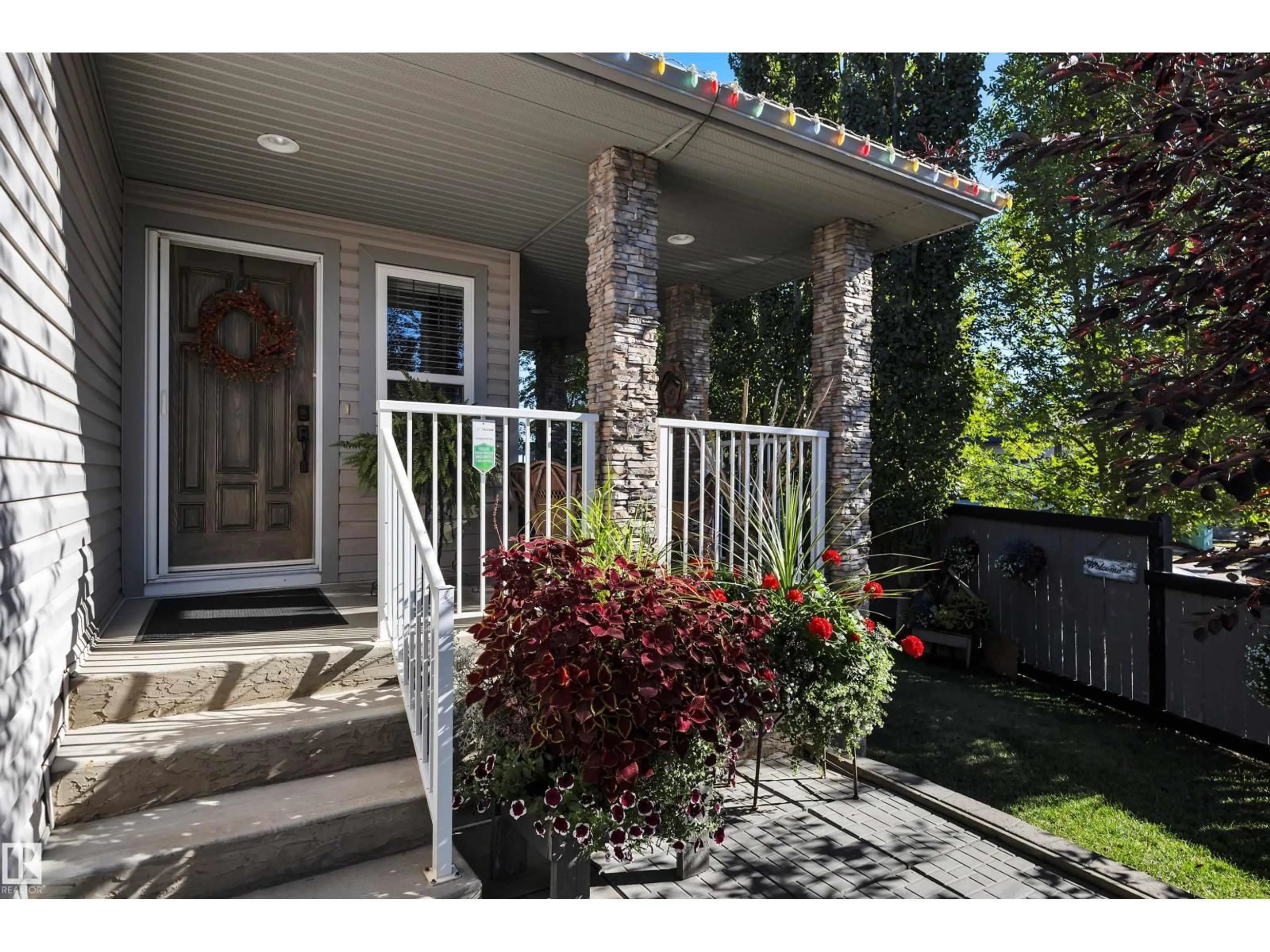 Indoor entryway for 326 BRIDGEPORT PL, Leduc Alberta T9E0M2
