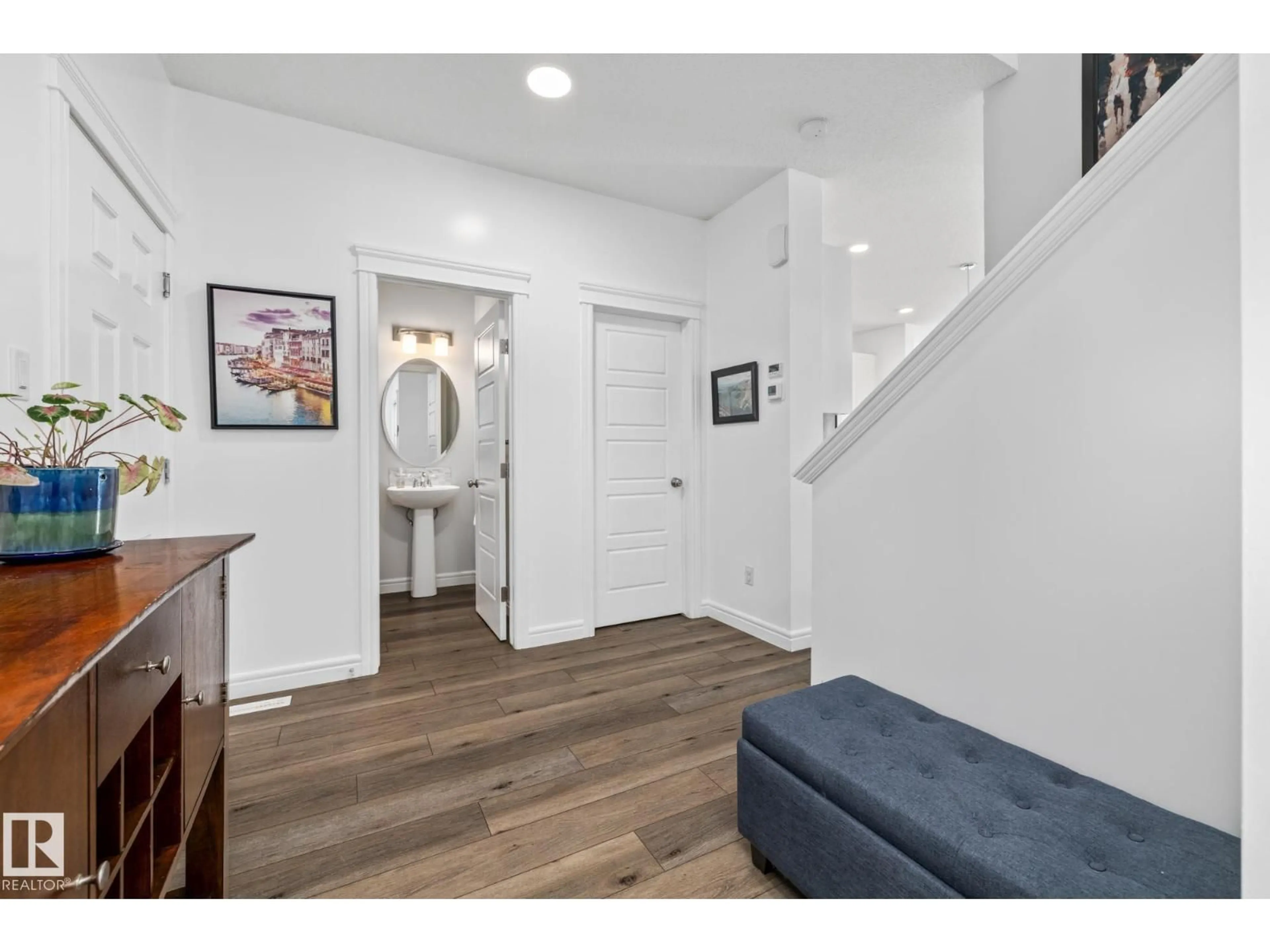 Indoor entryway for 96 WILLOW LI, Fort Saskatchewan Alberta T8L0W8