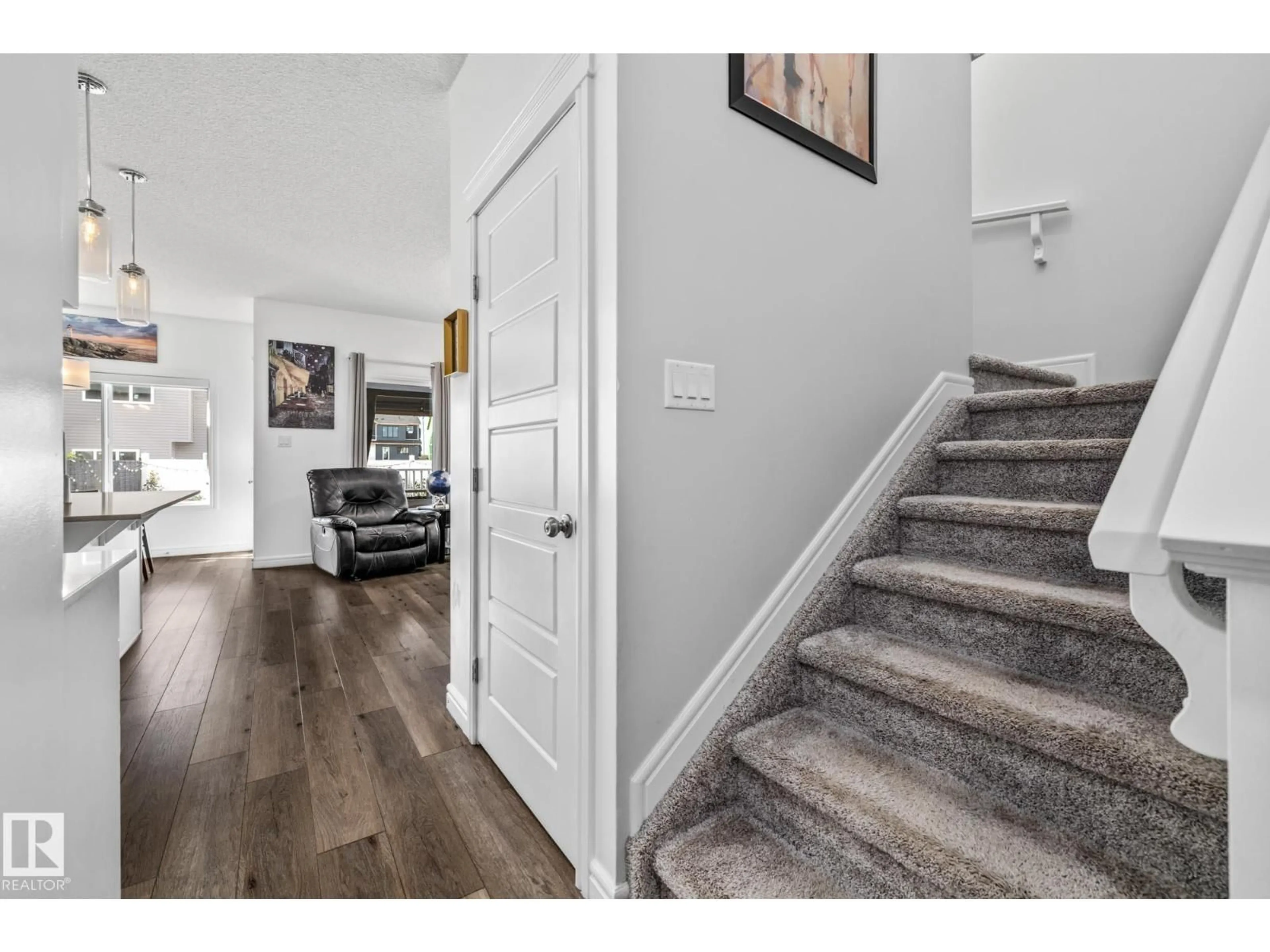 Indoor entryway for 96 WILLOW LI, Fort Saskatchewan Alberta T8L0W8