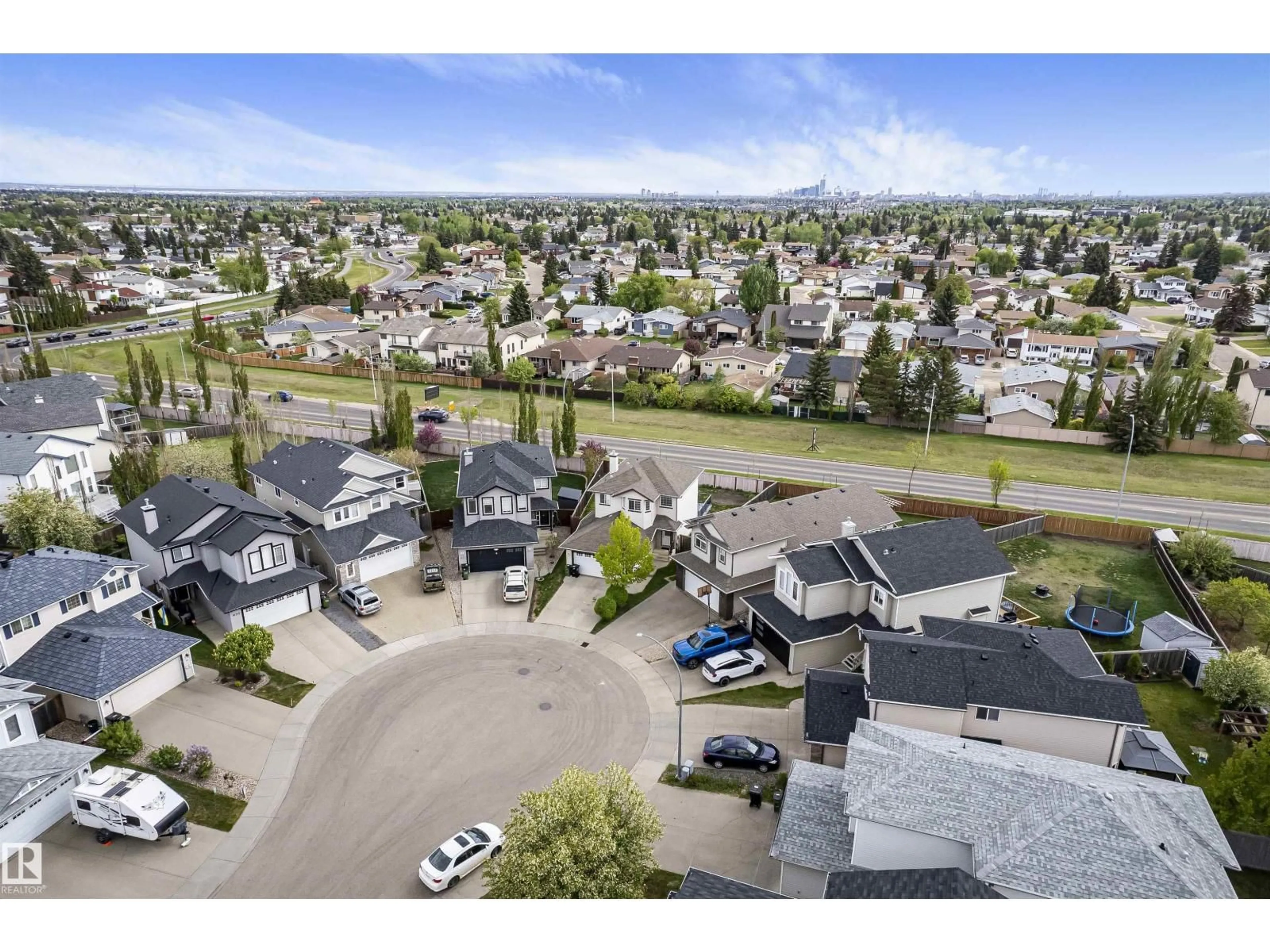 A pic from outside/outdoor area/front of a property/back of a property/a pic from drone, street for NW - 16703 113 ST, Edmonton Alberta T5X0A8