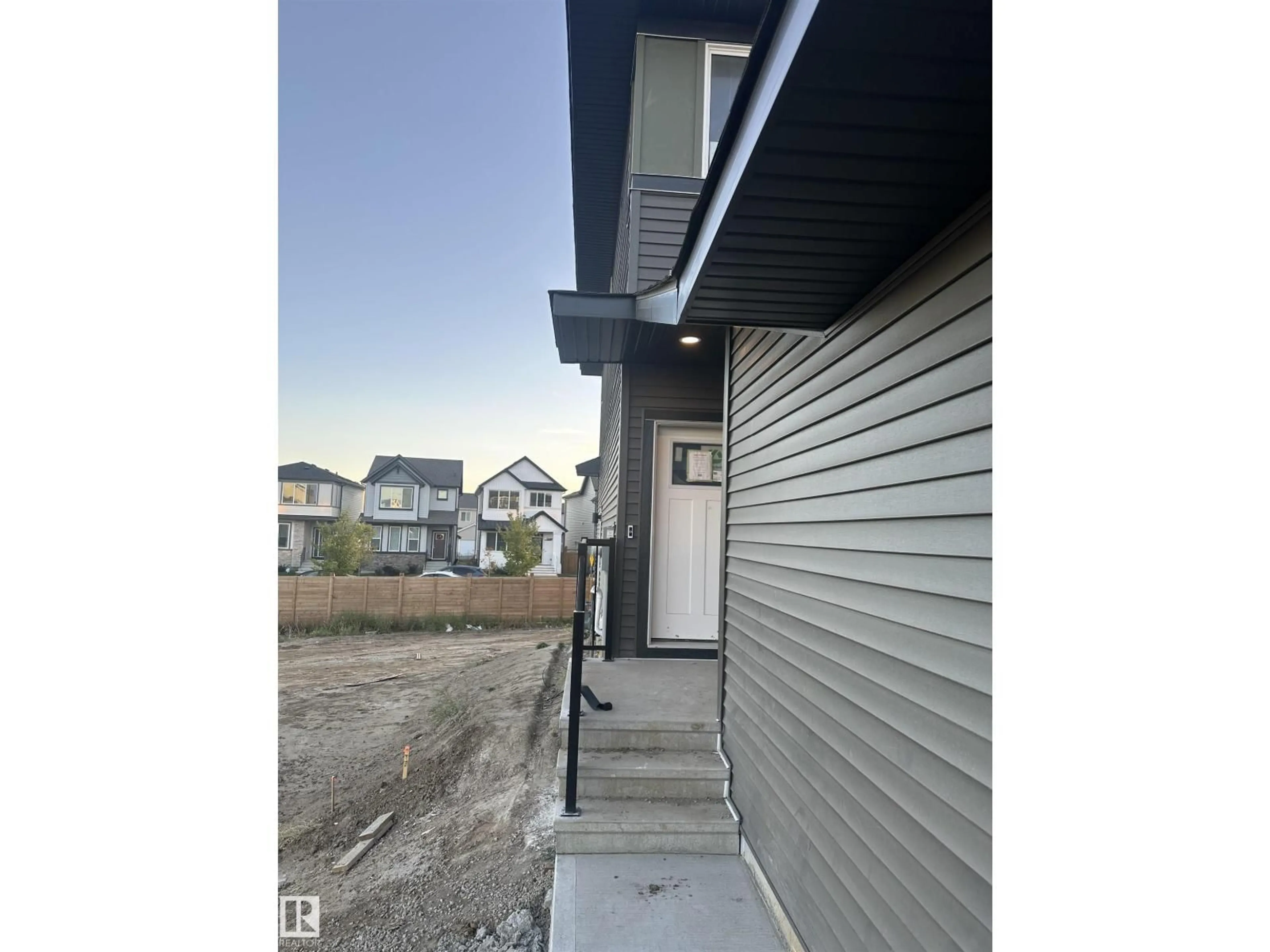Unknown for 8925 ELVES LO, Edmonton Alberta T6M3G3
