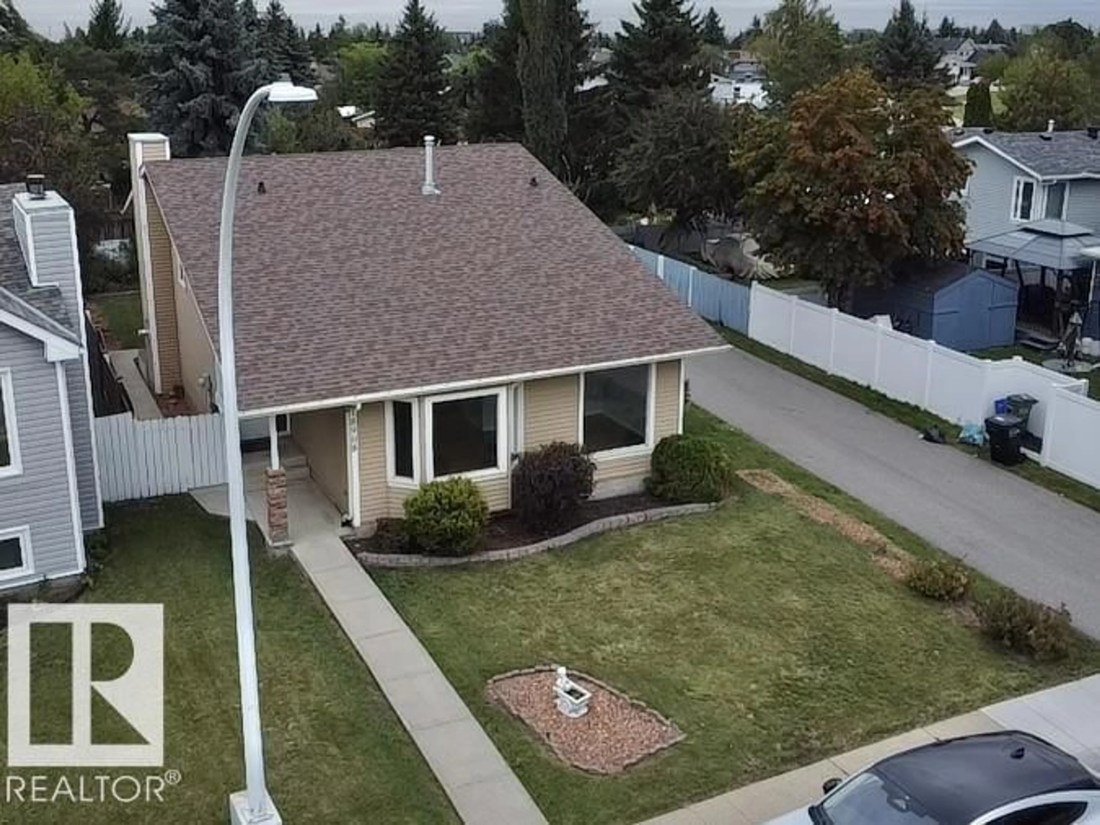 A pic from outside/outdoor area/front of a property/back of a property/a pic from drone, street for 18908 97 AV, Edmonton Alberta T5T5K5