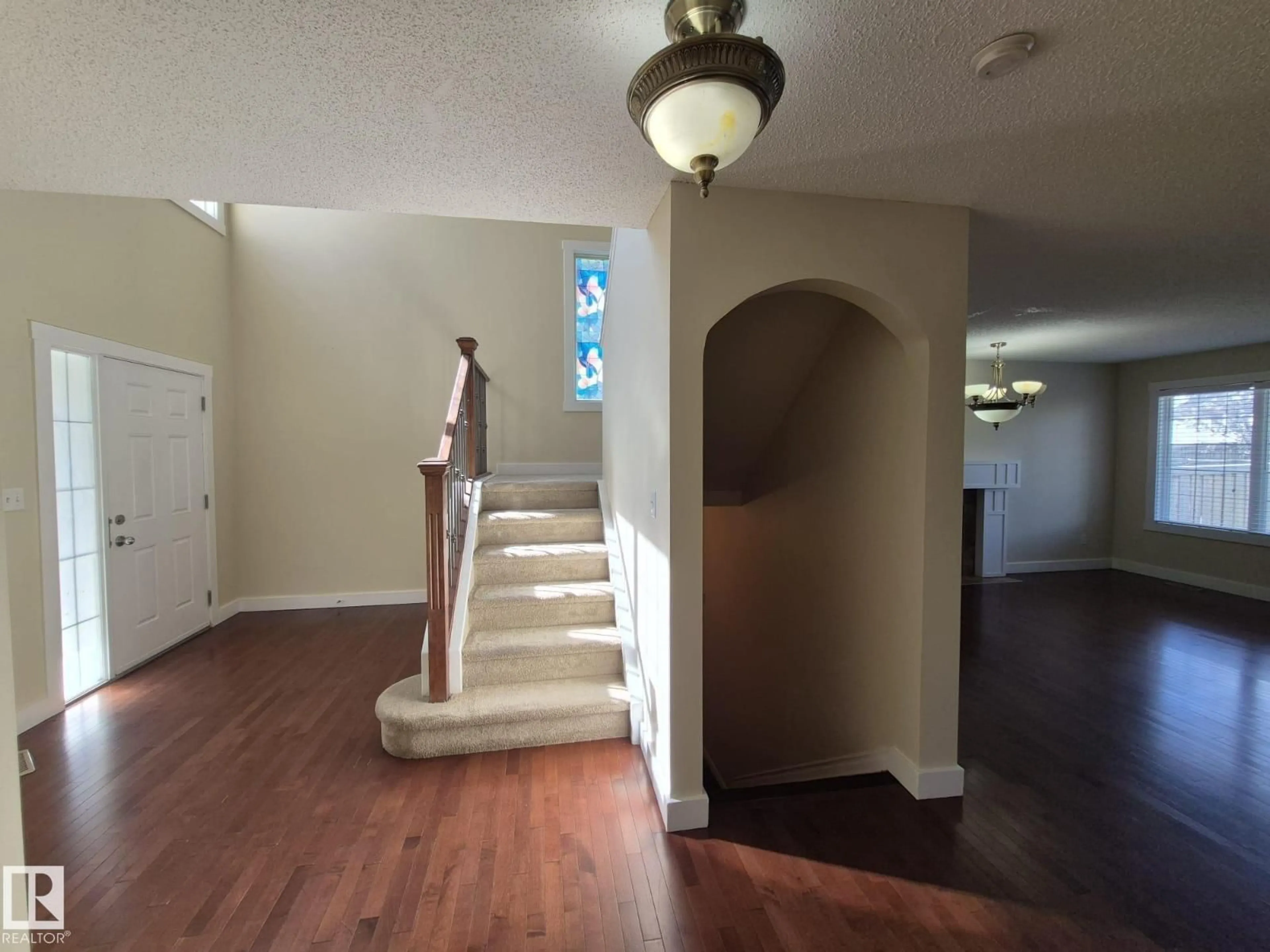 Indoor foyer for 8361 SHASKE CR, Edmonton Alberta T6R0B4