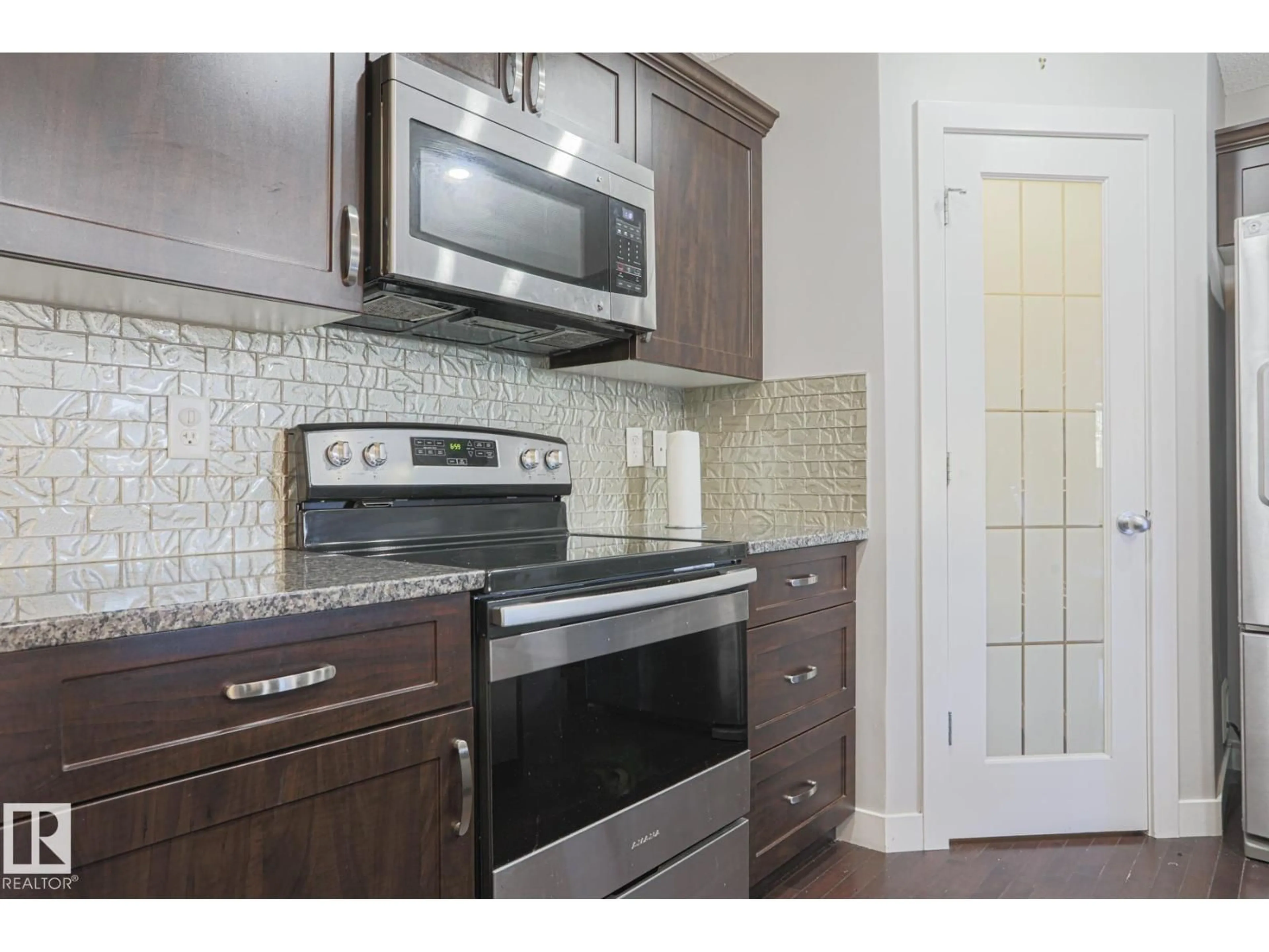 Standard kitchen, ceramic/tile floor for 1735 HAMMOND CR, Edmonton Alberta T6M0K4