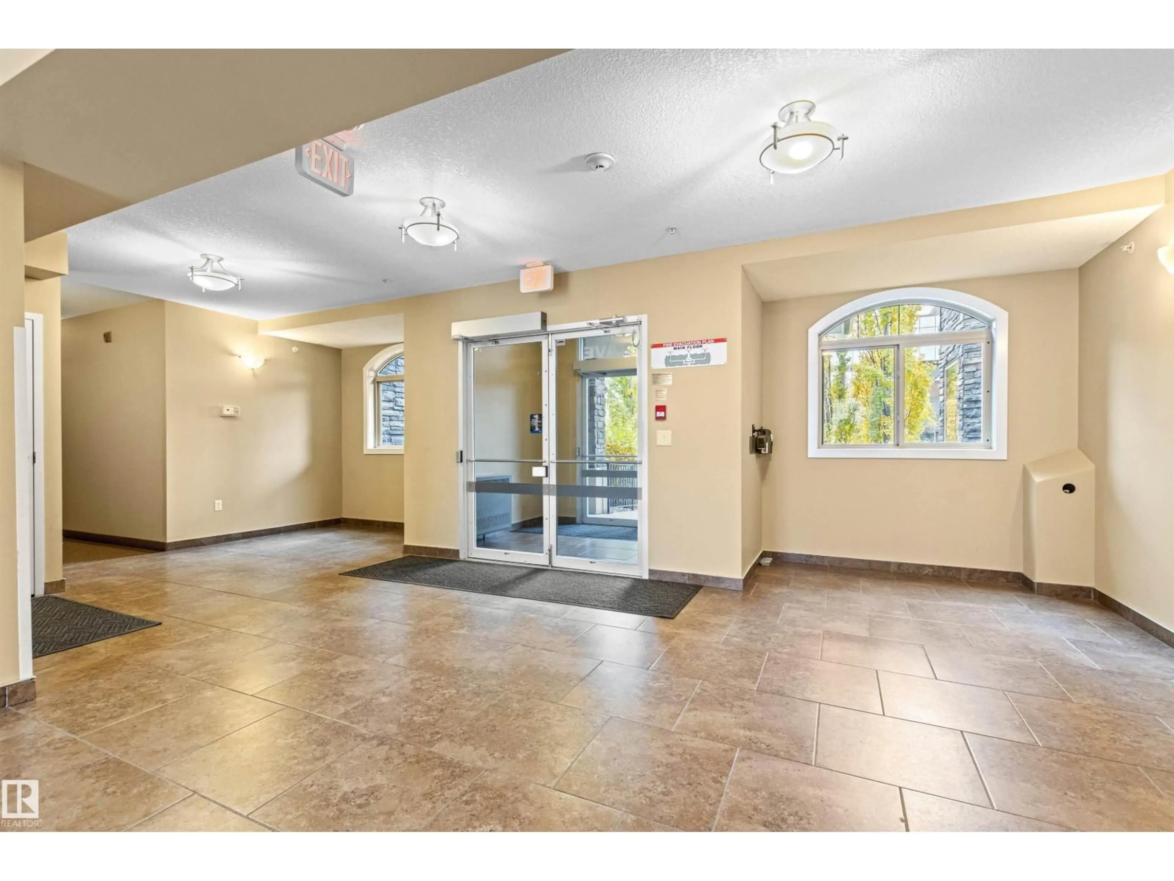 Indoor foyer for #107 - 8730 82 AV, Edmonton Alberta T6C0Z1