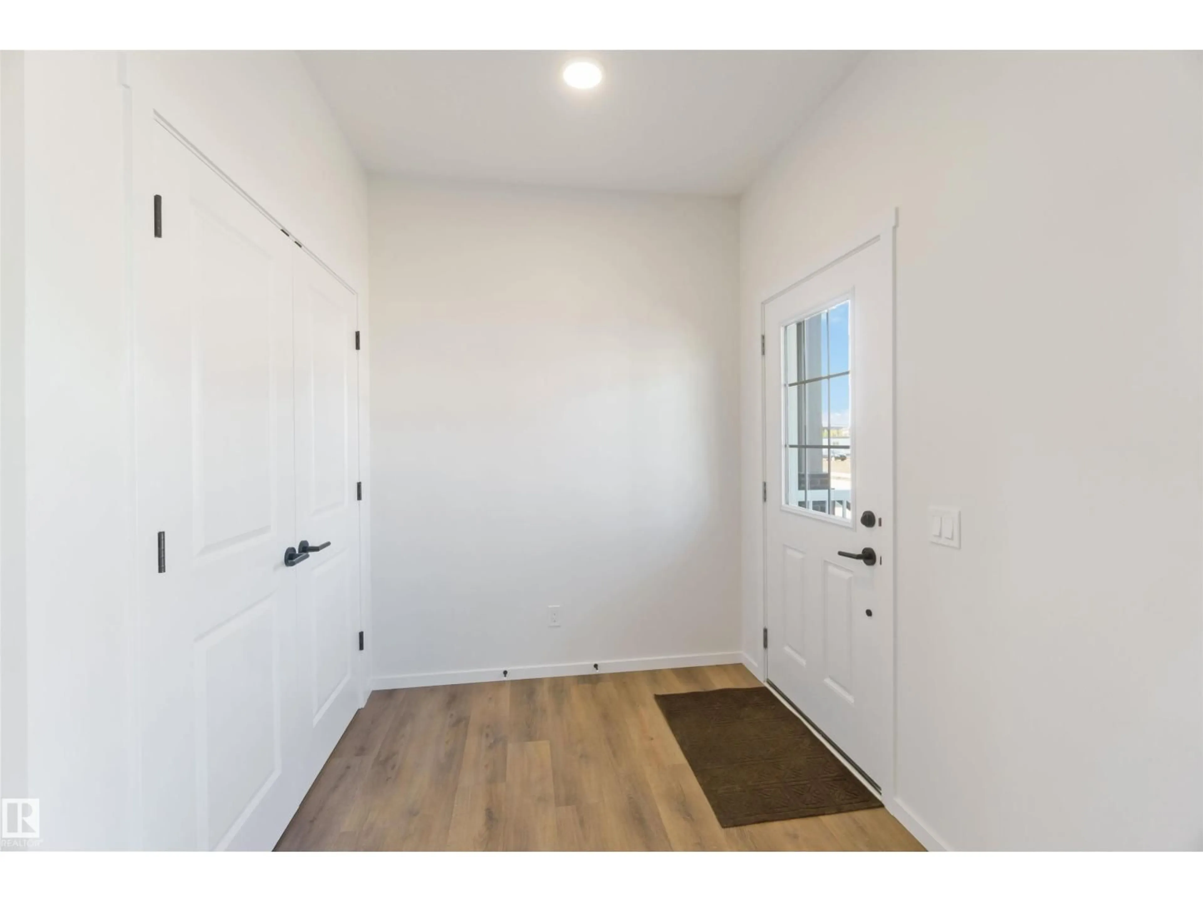 Indoor entryway for 1239 CRISTALL WY, Edmonton Alberta T6W5T1