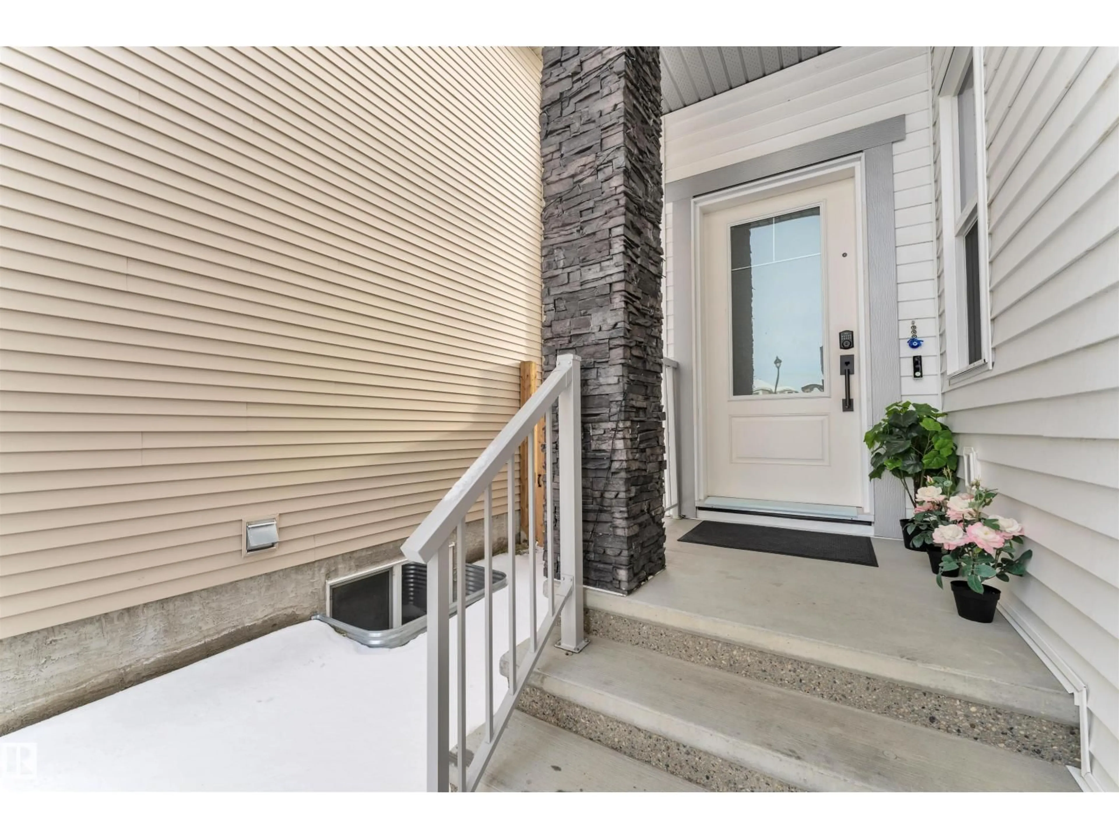Indoor entryway for 5814 PELTIER CL, Beaumont Alberta T4X2Y1