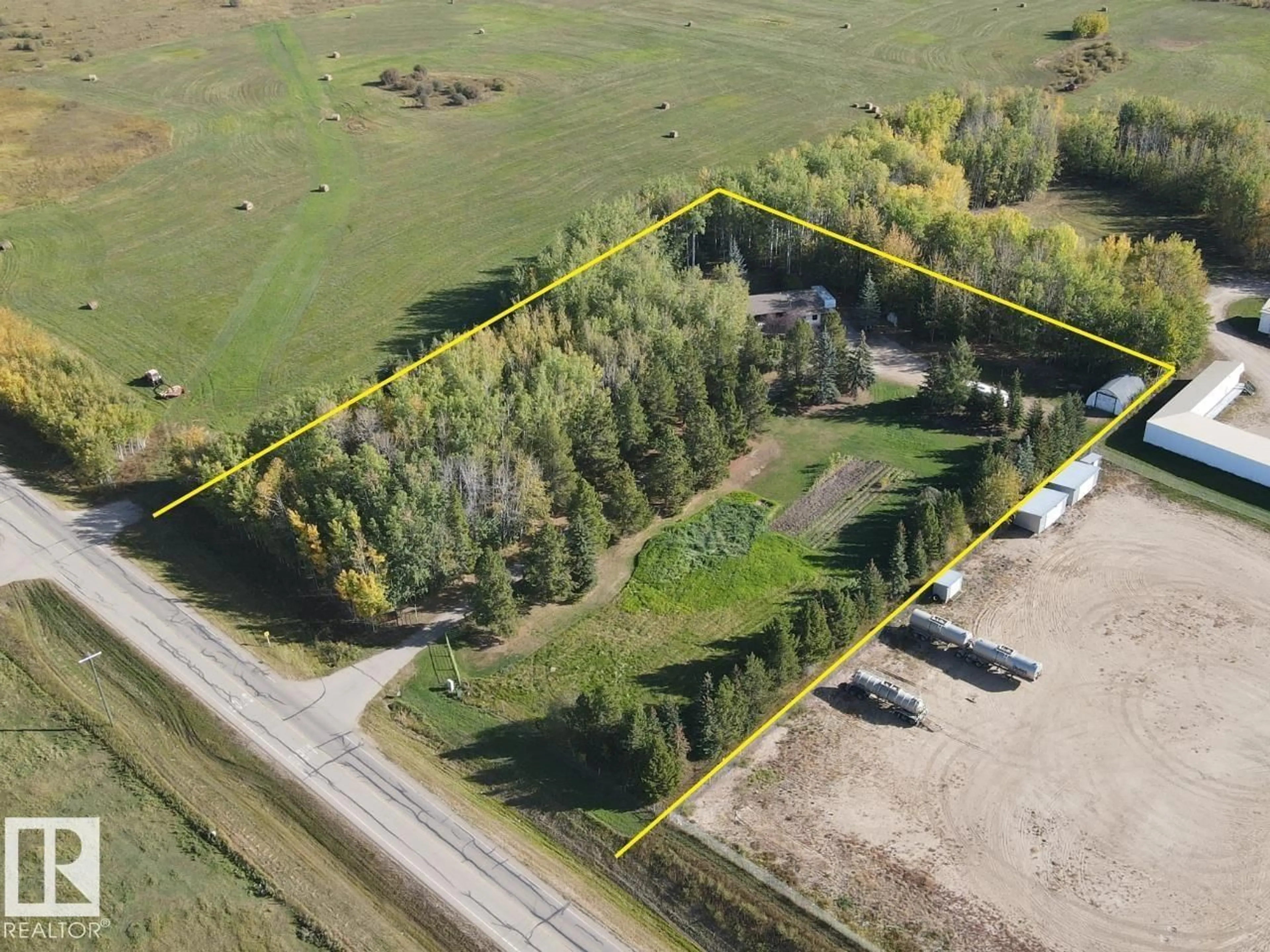 A pic from outside/outdoor area/front of a property/back of a property/a pic from drone, building for 5001 67 ST, Rural Brazeau County Alberta T7A1R9