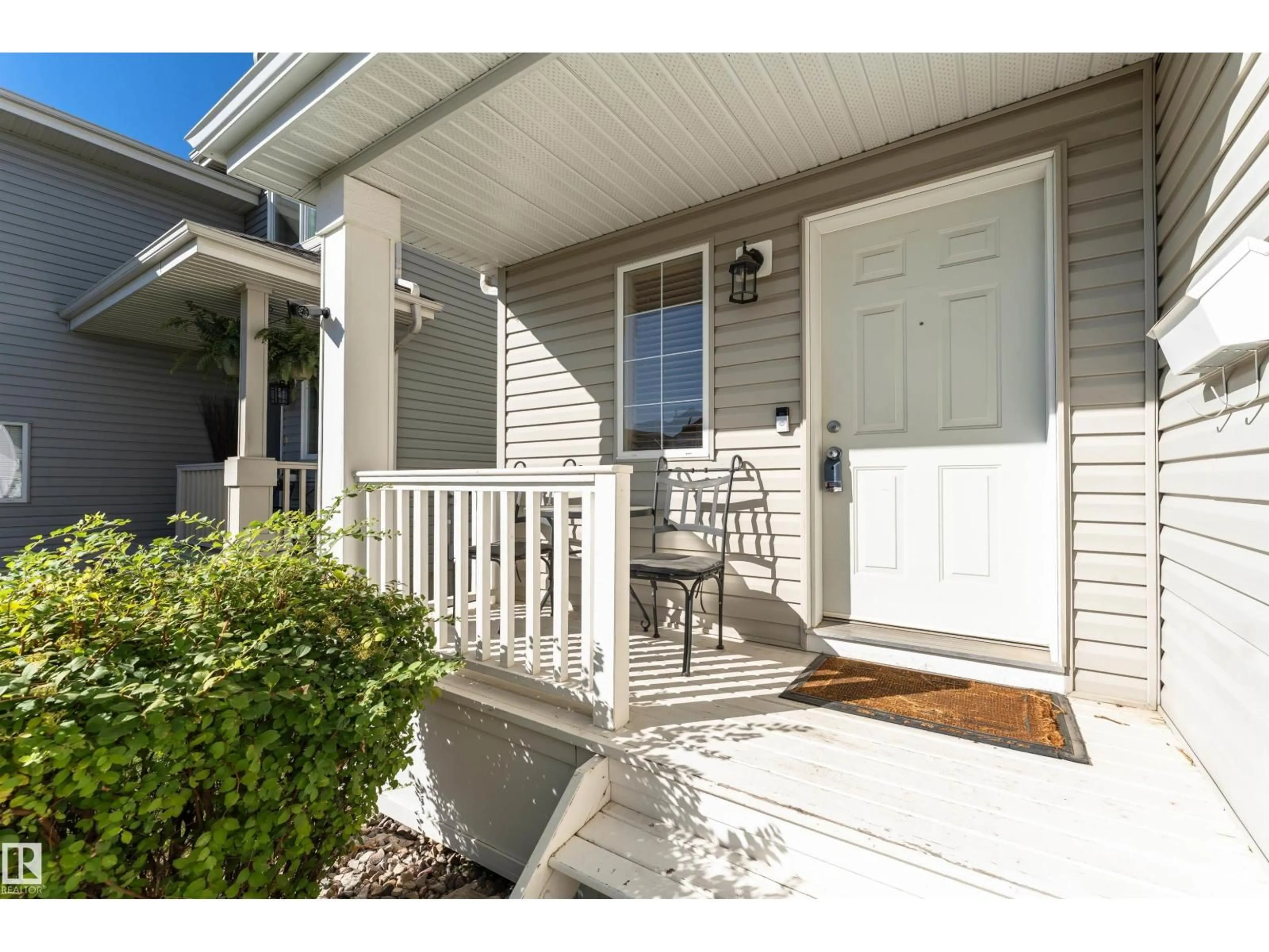 Home with vinyl exterior material, street for 714 GREEN WD, Edmonton Alberta T5T6T2