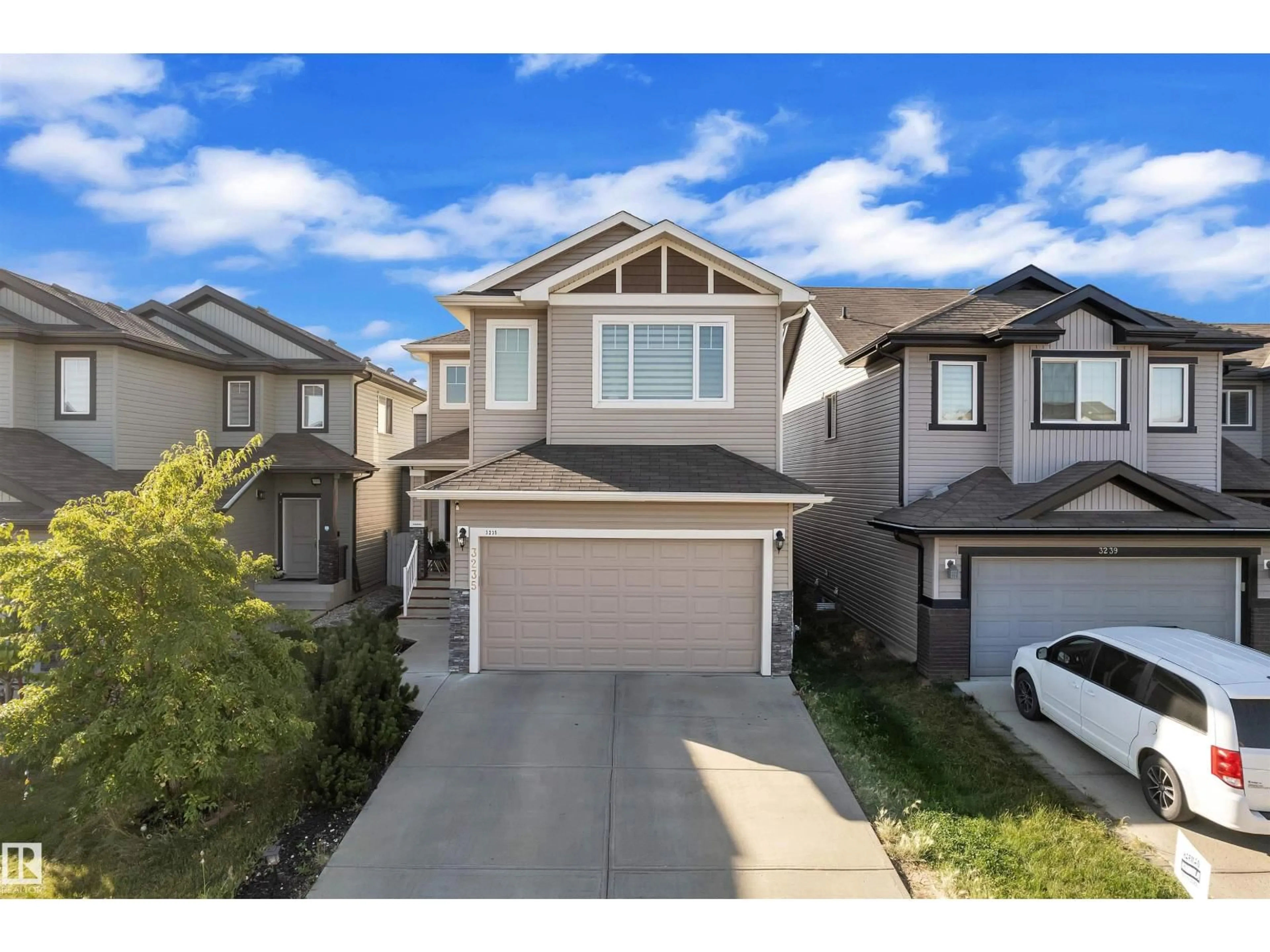 Home with vinyl exterior material, street for 3235 16 AVE, Edmonton Alberta T6T0T8
