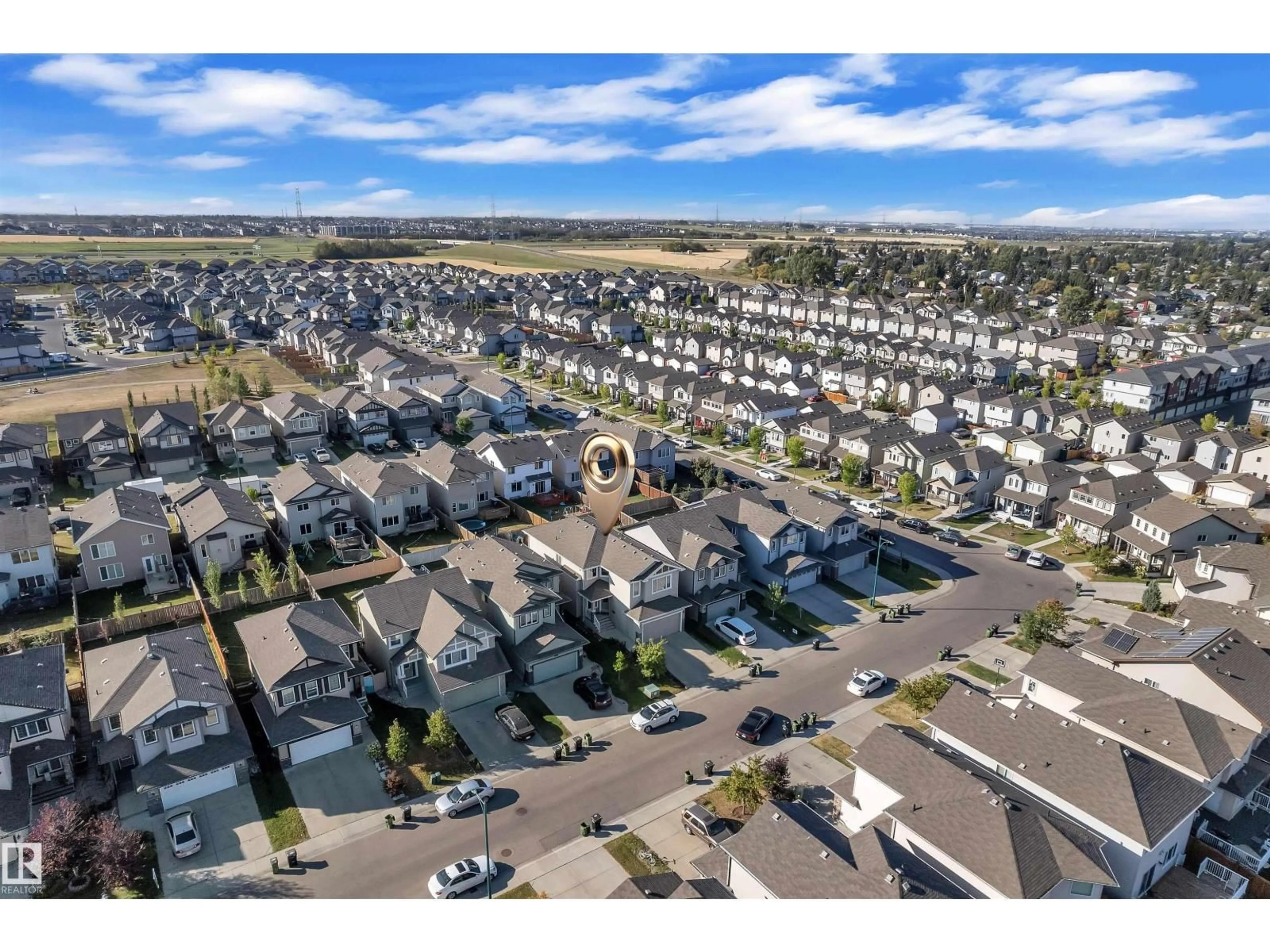 A pic from outside/outdoor area/front of a property/back of a property/a pic from drone, street for 3235 16 AVE, Edmonton Alberta T6T0T8