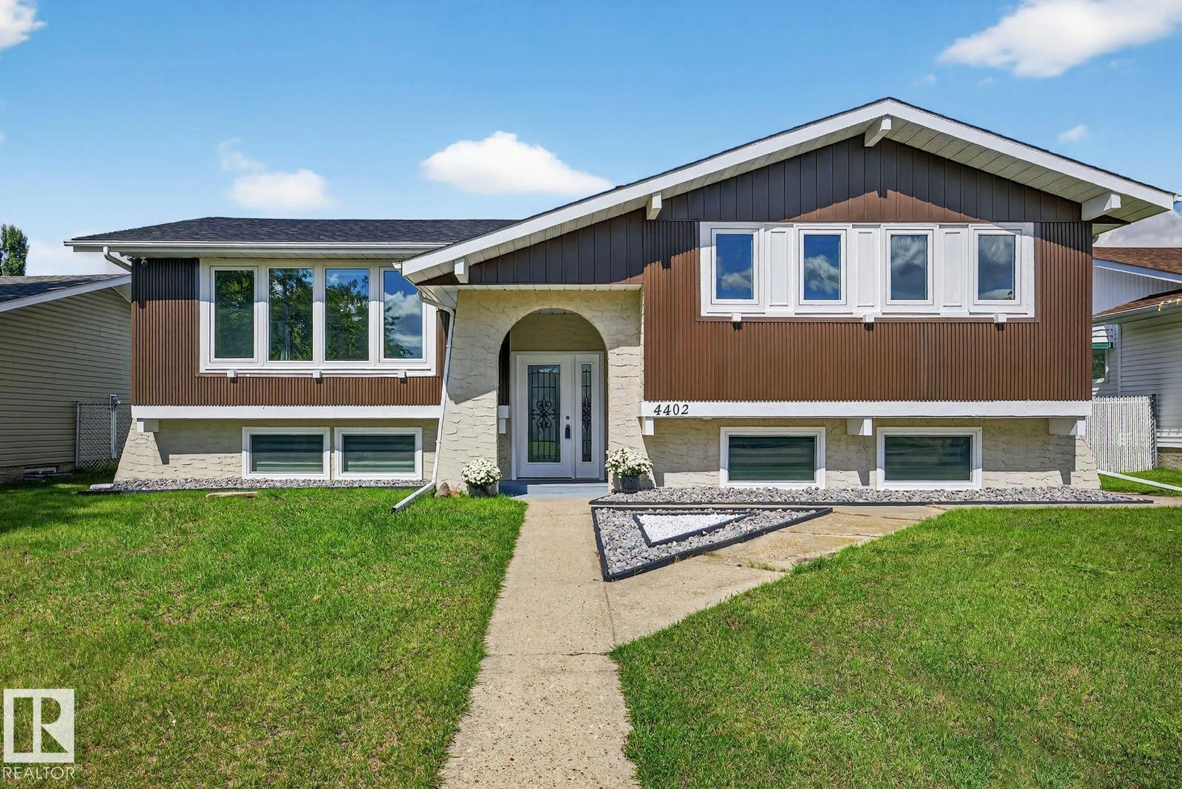 Home with vinyl exterior material, unknown for 4402 42B AV, Leduc Alberta T9E4R9