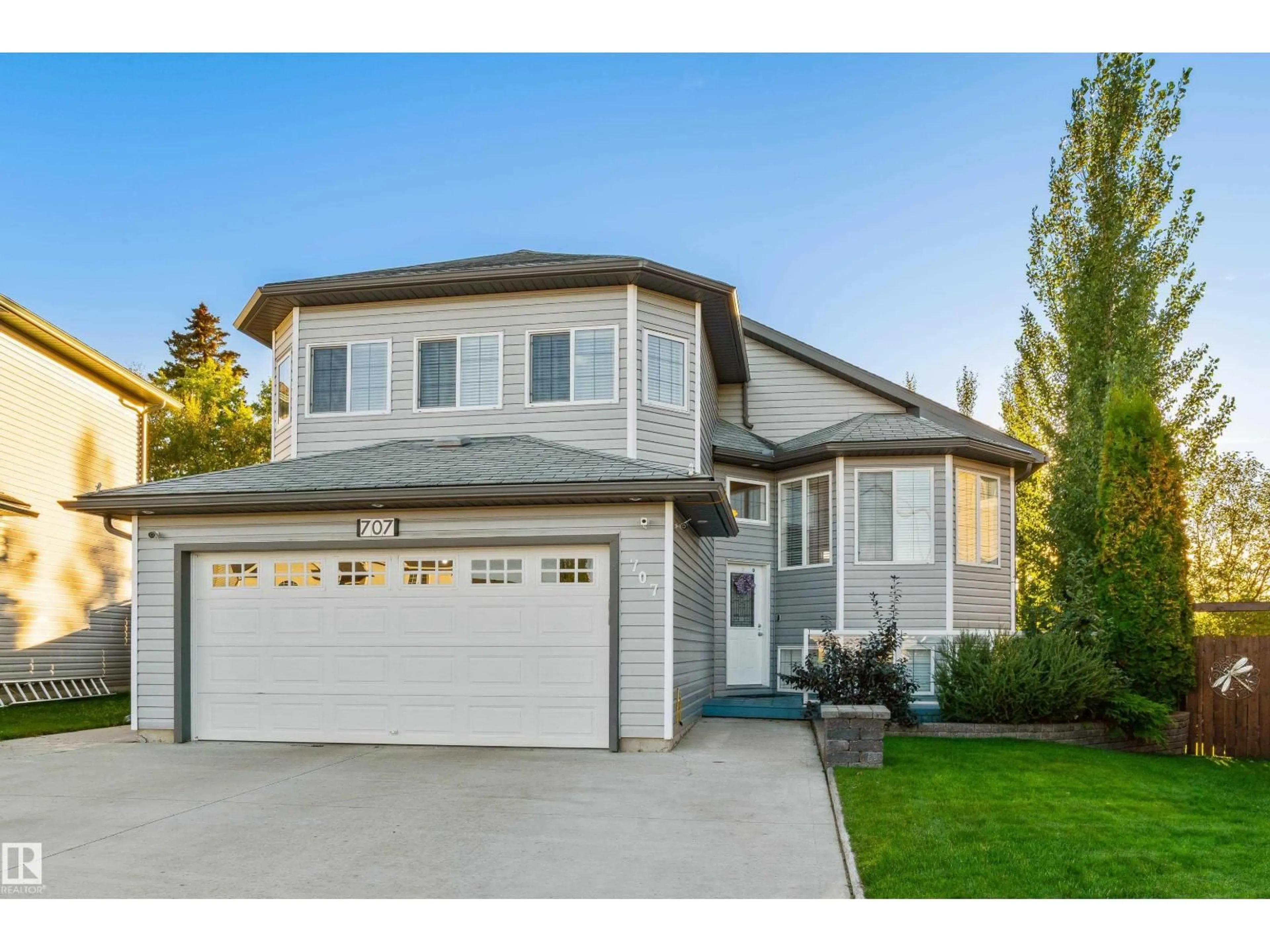 Home with vinyl exterior material, street for 707 SPARROW CL, Cold Lake Alberta T9M2B7