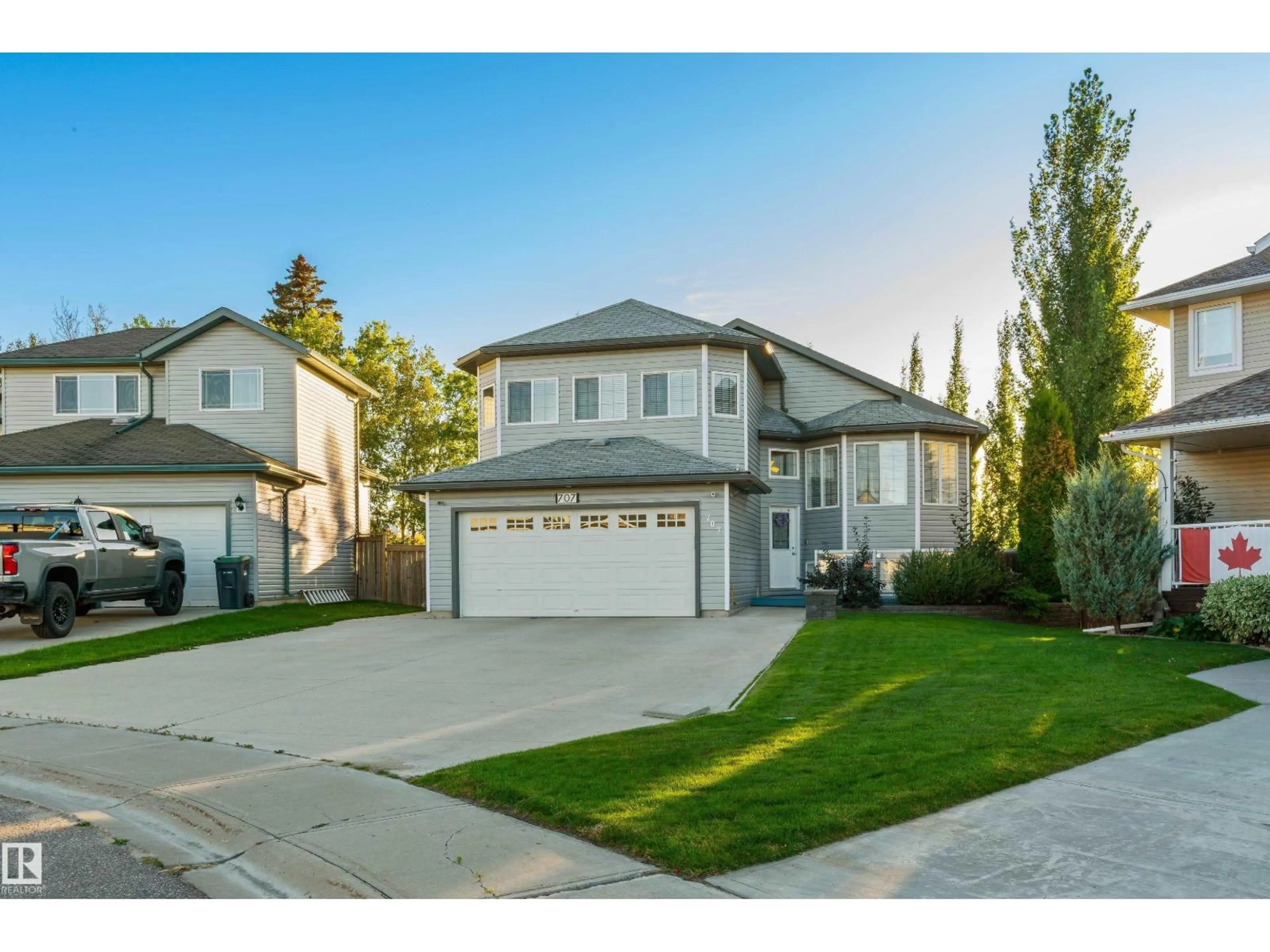 Home with vinyl exterior material, street for 707 SPARROW CL, Cold Lake Alberta T9M2B7