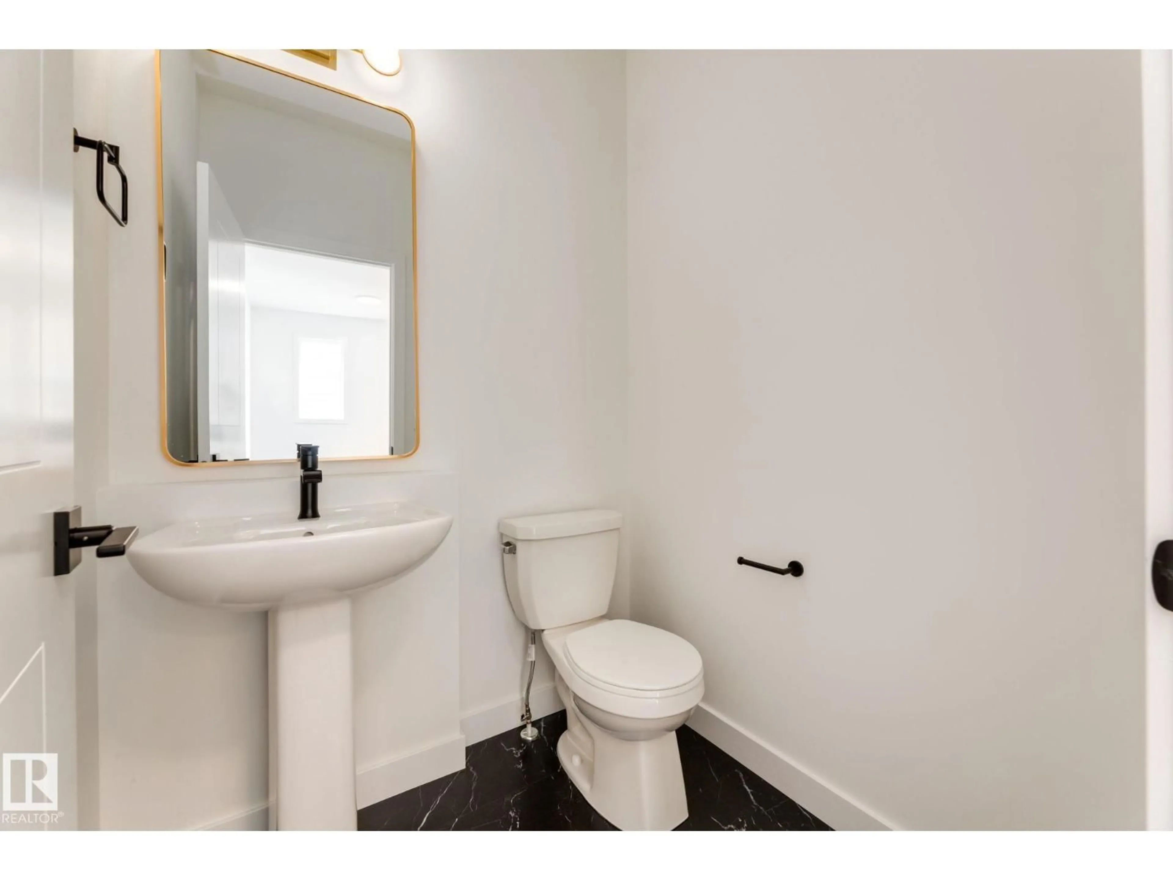 Standard bathroom, unknown for 27 CHARTRES CL, St. Albert Alberta X0X0X0