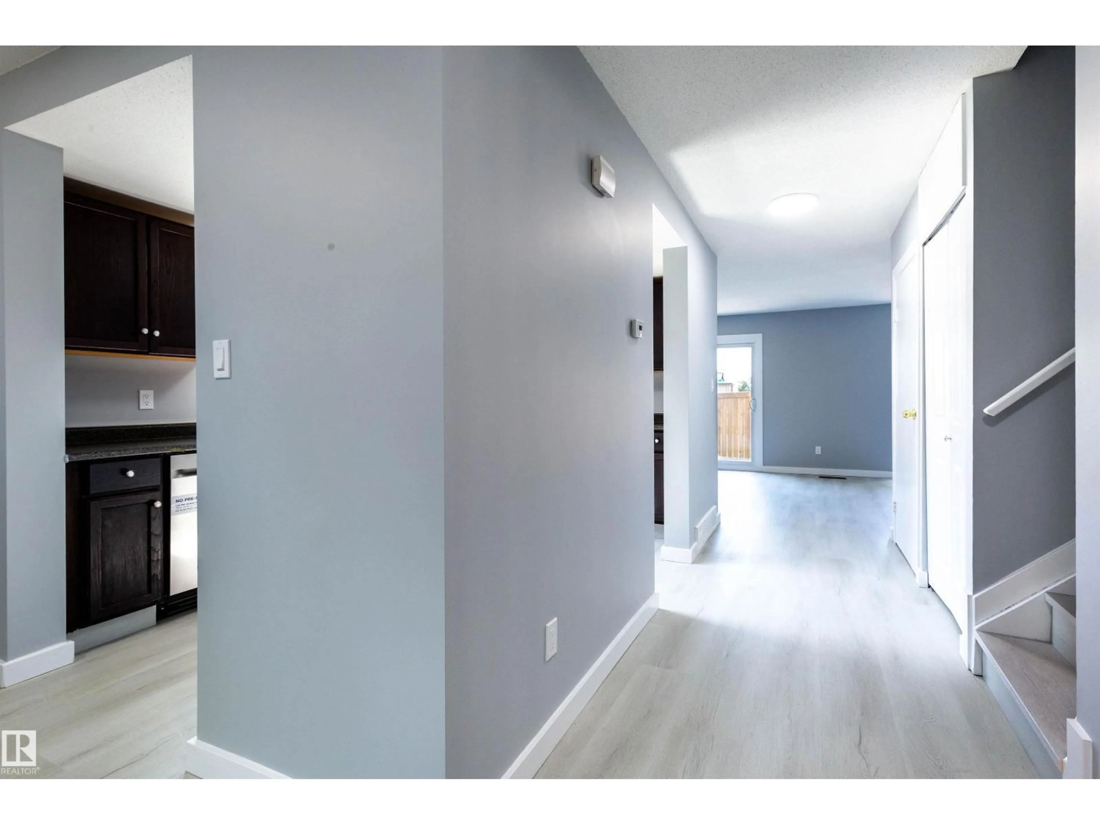 Indoor entryway for 547 DUNLUCE RD, Edmonton Alberta T5X4P4