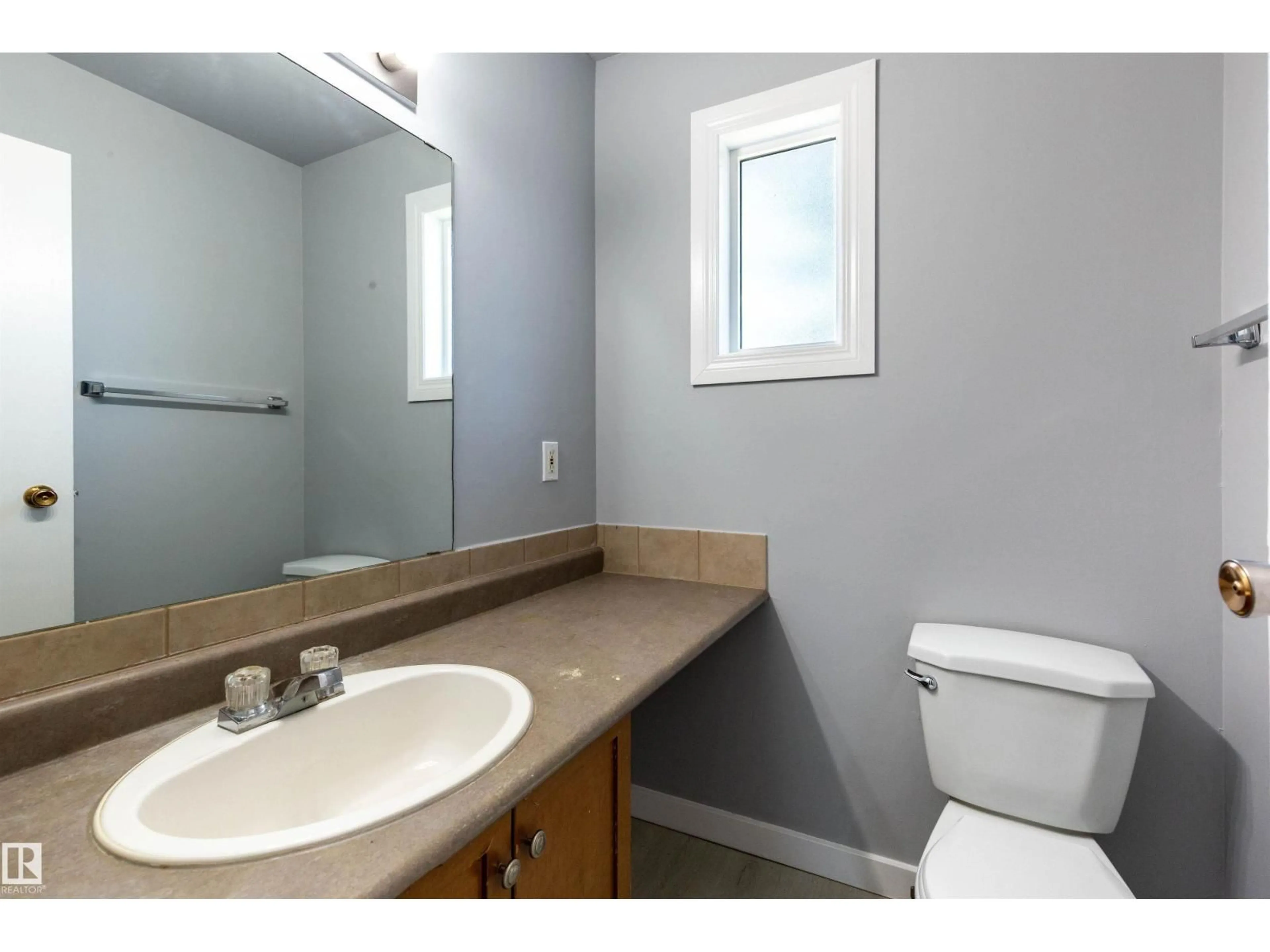 Standard bathroom, unknown for 547 DUNLUCE RD, Edmonton Alberta T5X4P4