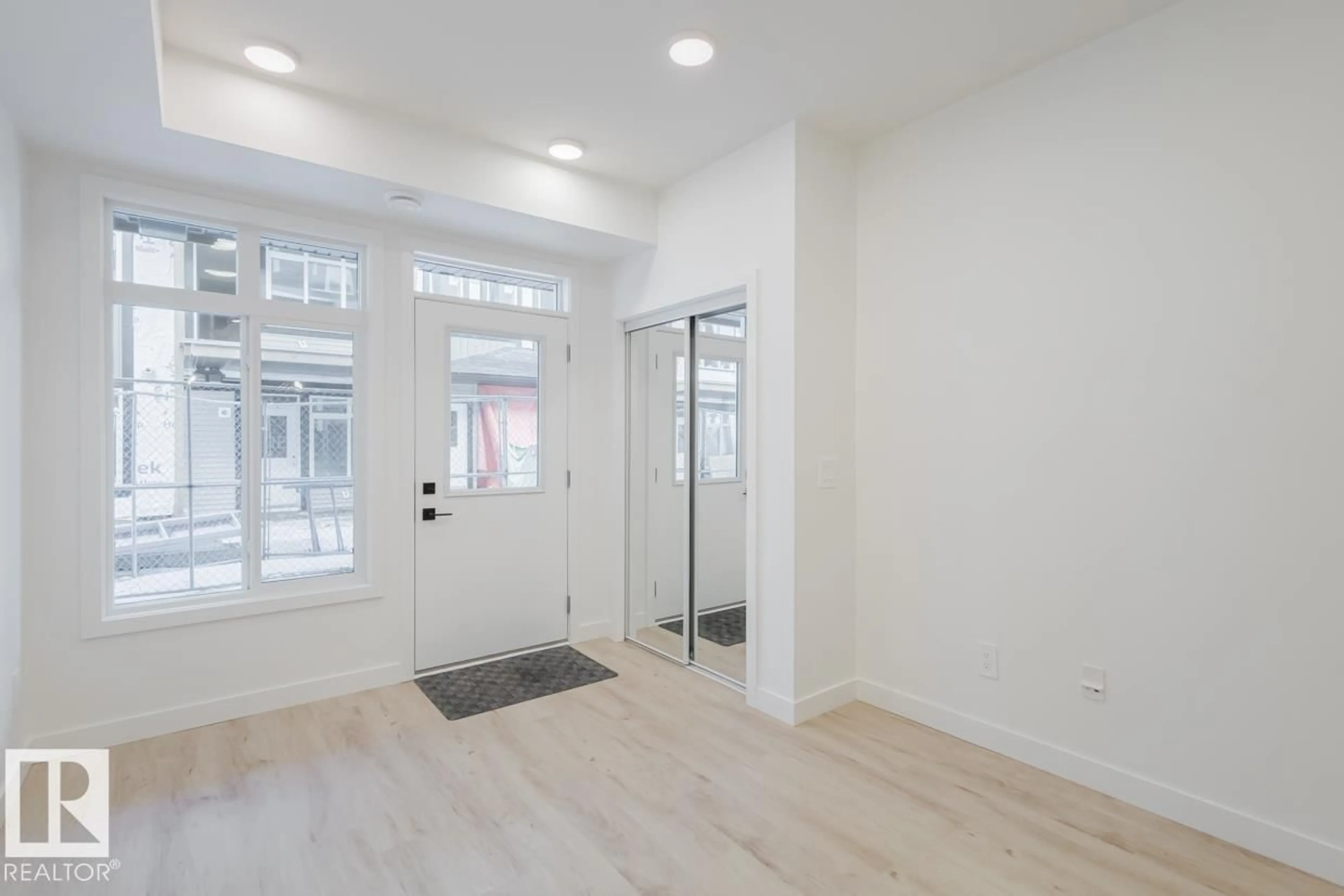 Indoor entryway for 19 16231 19 AV SW, Edmonton Alberta T6W5C6