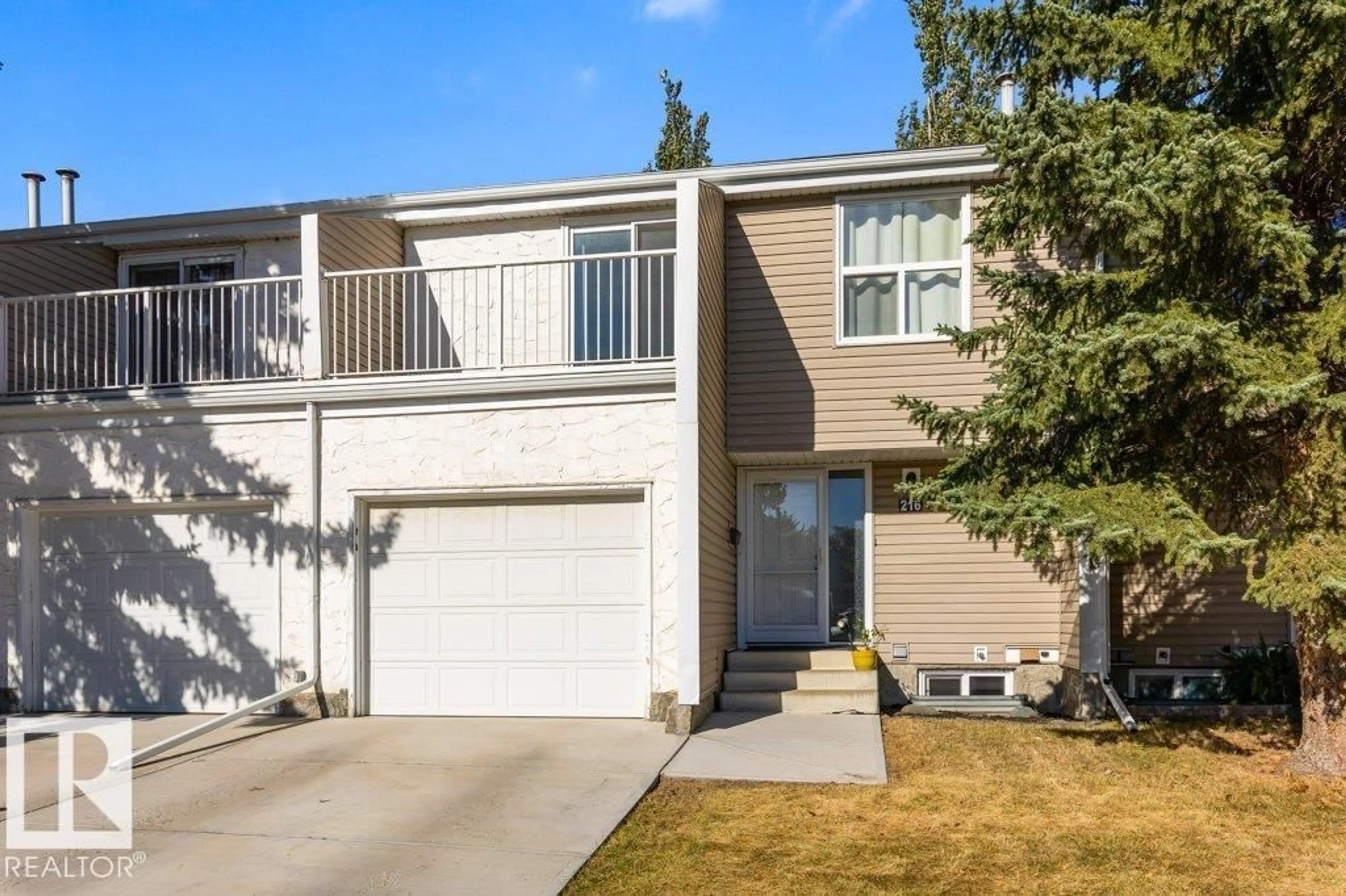 Home with vinyl exterior material, street for 216 CHATEAU PL, Edmonton Alberta T5T1V3