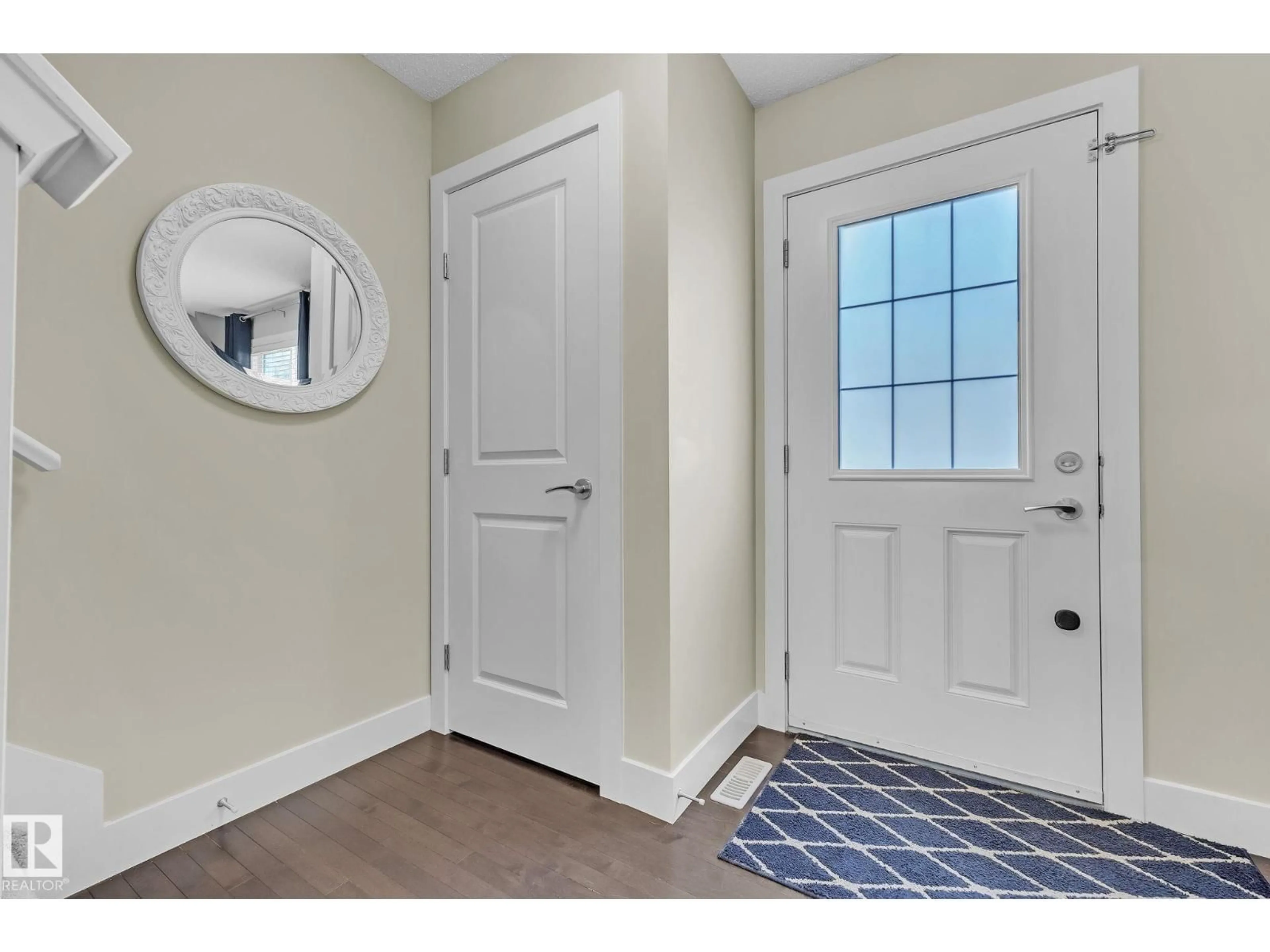 Indoor entryway for 27 - 2922 MAPLE WY, Edmonton Alberta T6T1A5