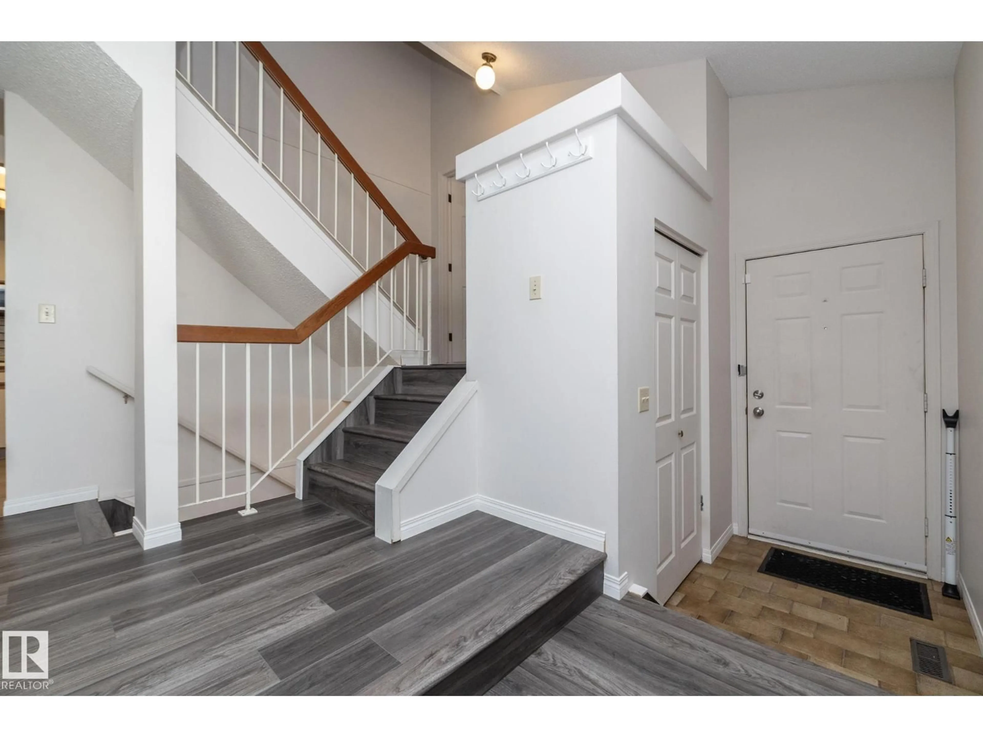 Indoor entryway for 14834 43 AV, Edmonton Alberta T6H5S1