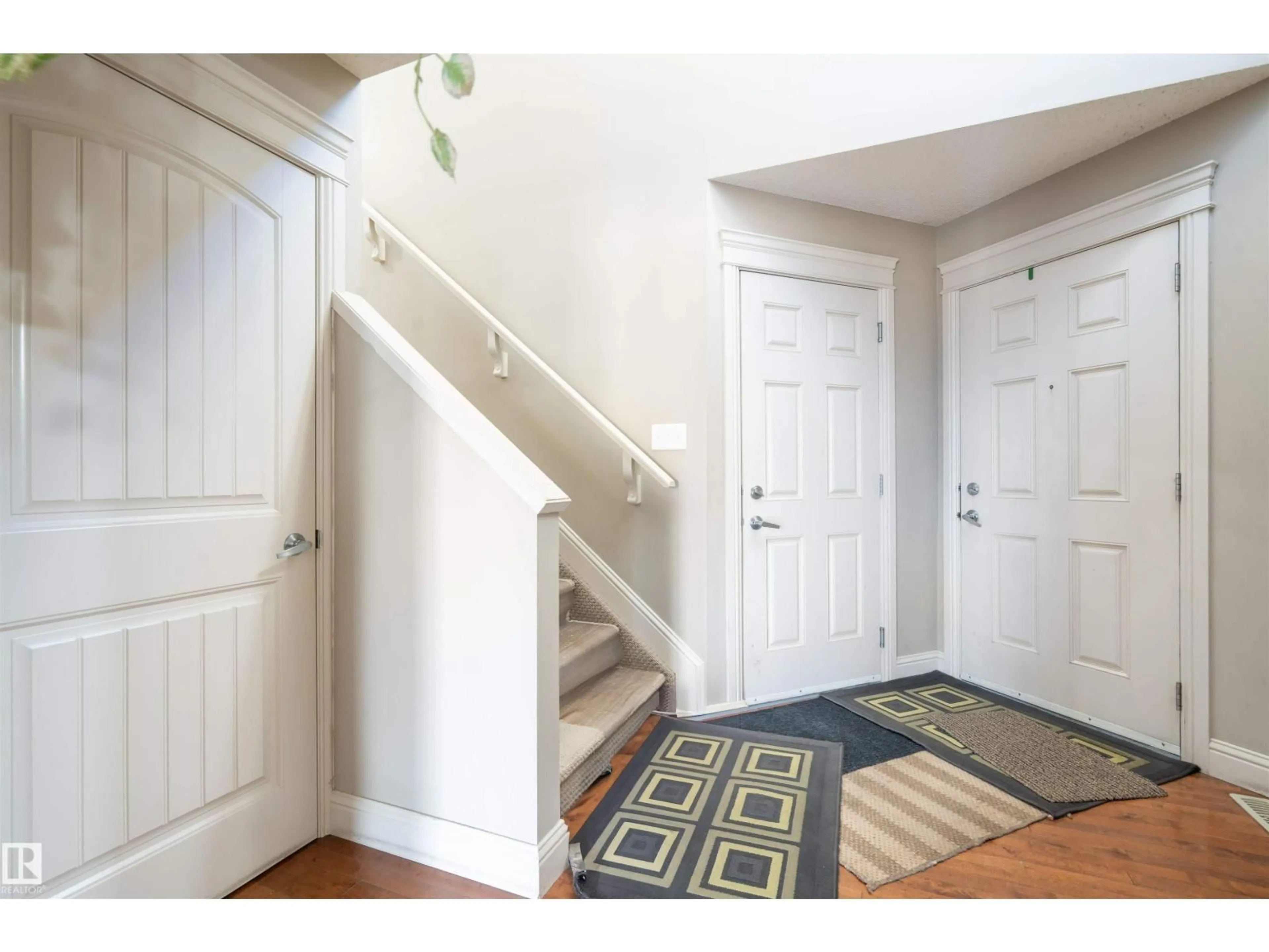 Indoor entryway for 3533 11 ST, Edmonton Alberta T6T0J7