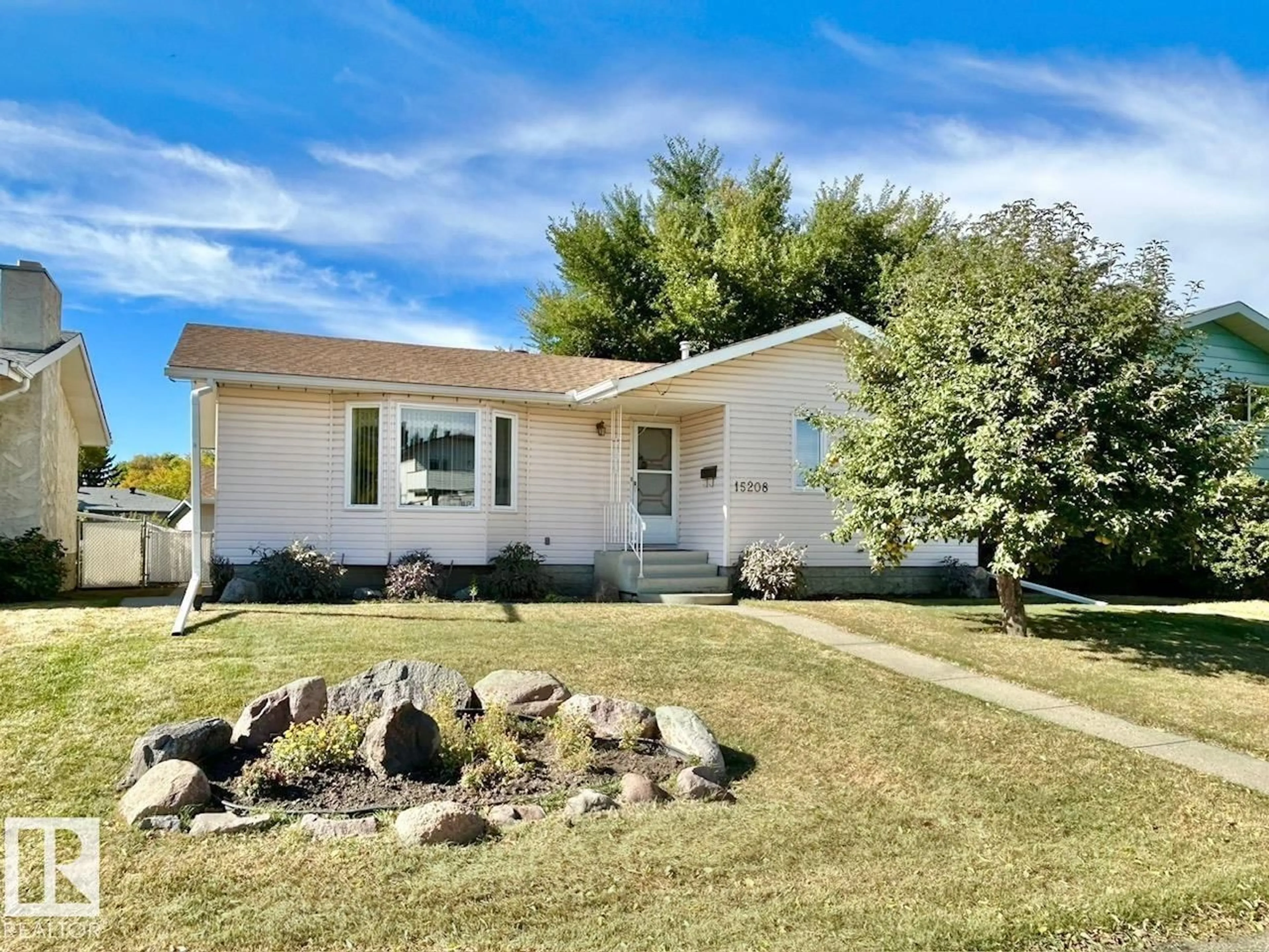 Home with vinyl exterior material, street for NW - 15208 58 ST, Edmonton Alberta T5A2M2