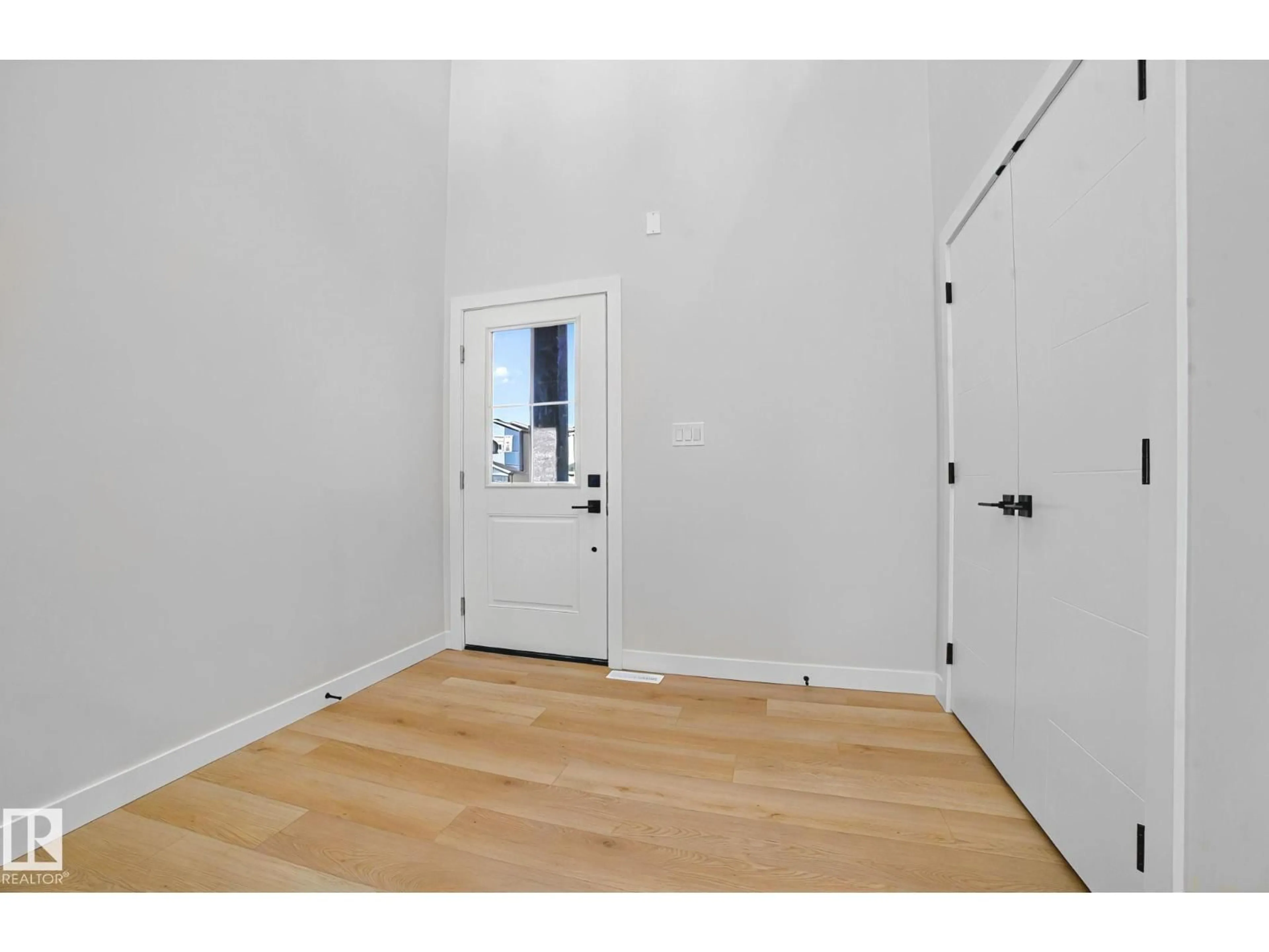 Indoor entryway for 142 LARCH CRESCENT, Leduc Alberta T9E0S5