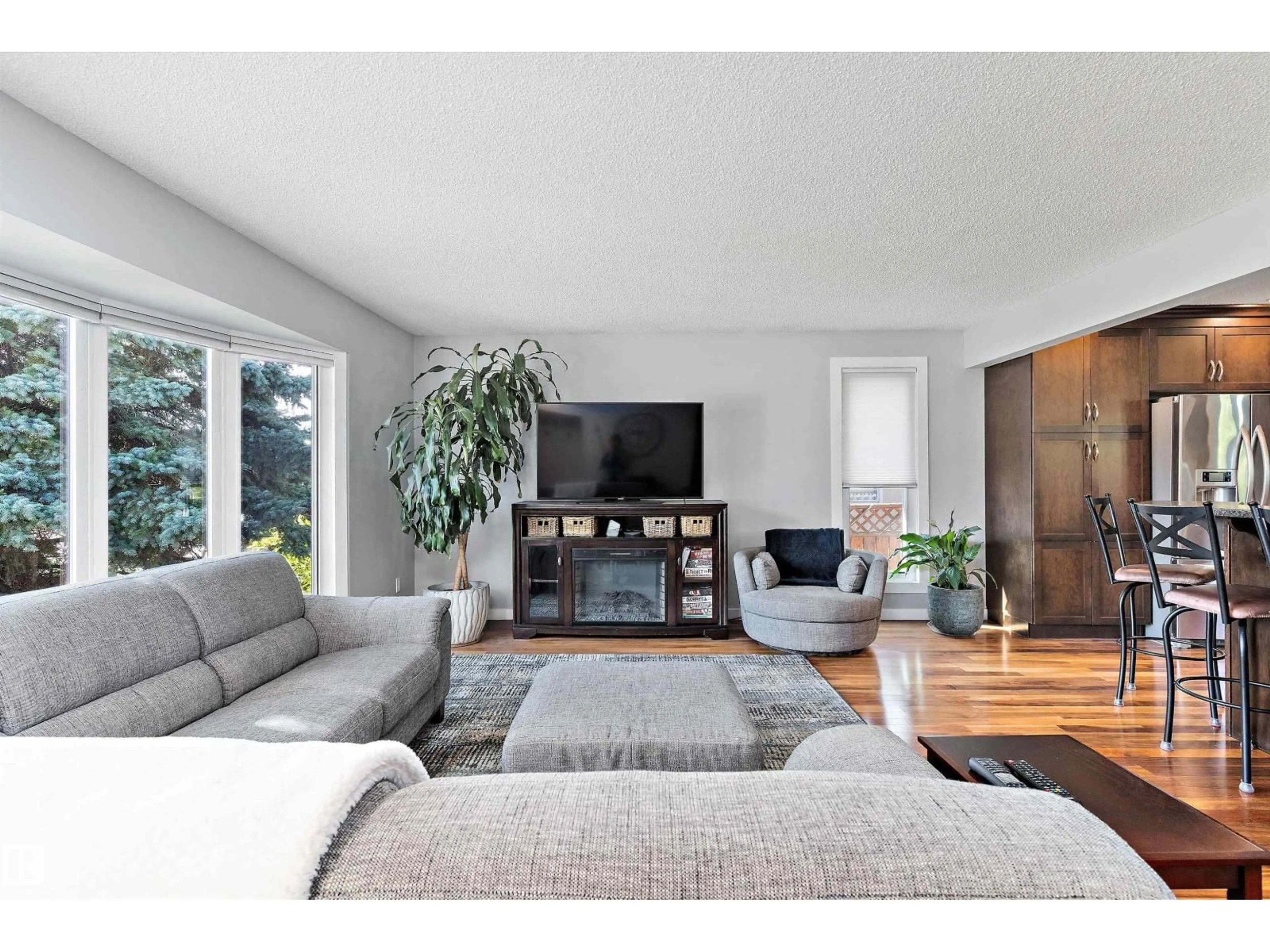 Living room with furniture, unknown for 11174 35 AV, Edmonton Alberta T6J3N1