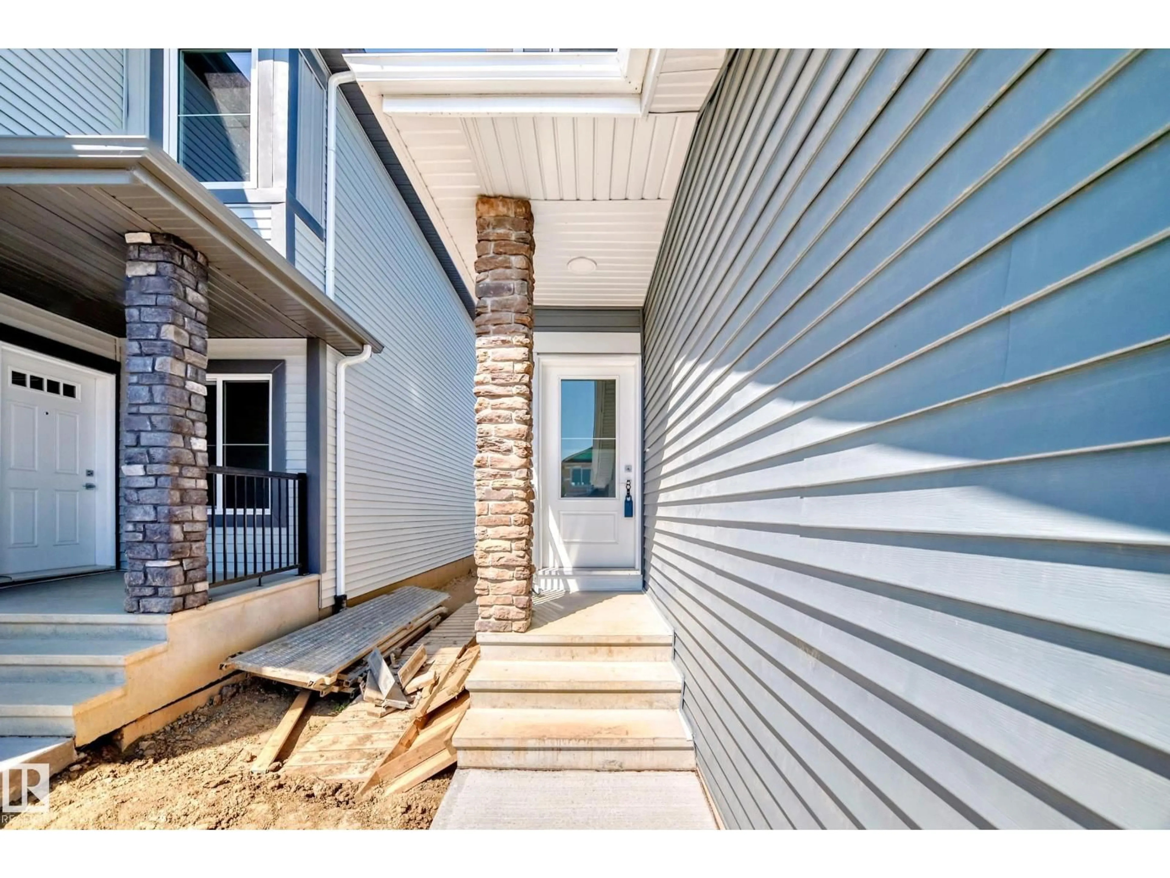 Home with vinyl exterior material, street for 637 KINGLET BV, Edmonton Alberta T5S0S8
