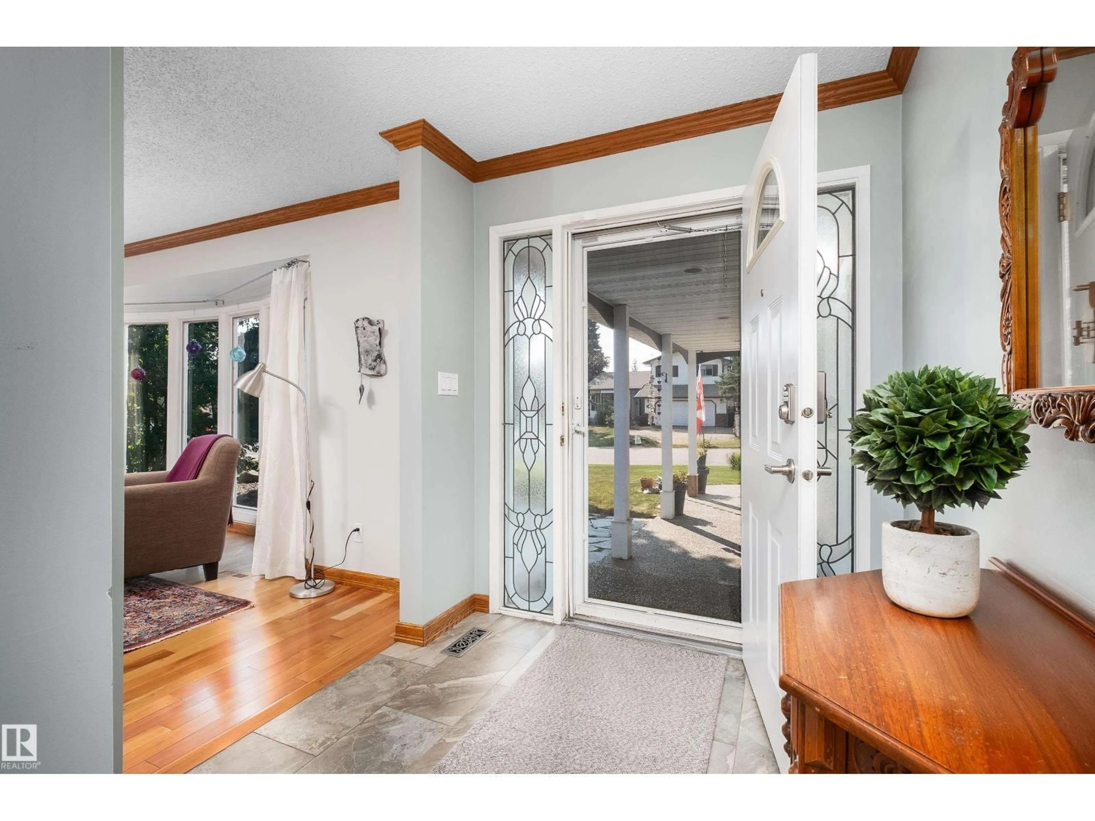 Indoor entryway for 279 WESTRIDGE RD, Edmonton Alberta T5T1C2