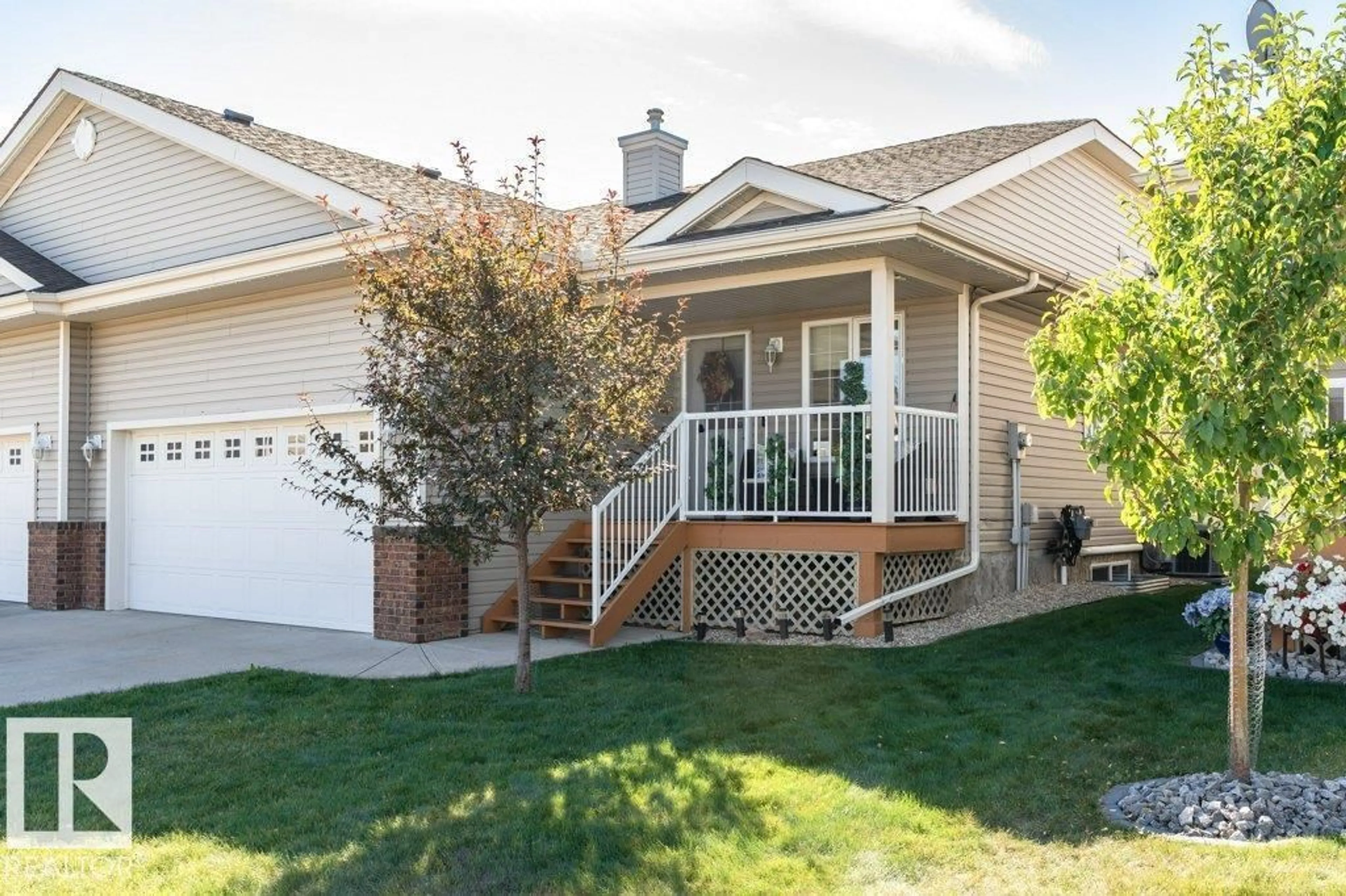 Home with vinyl exterior material, street for 8602 - 79 SOUTHFORT DR, Fort Saskatchewan Alberta T8L4R7