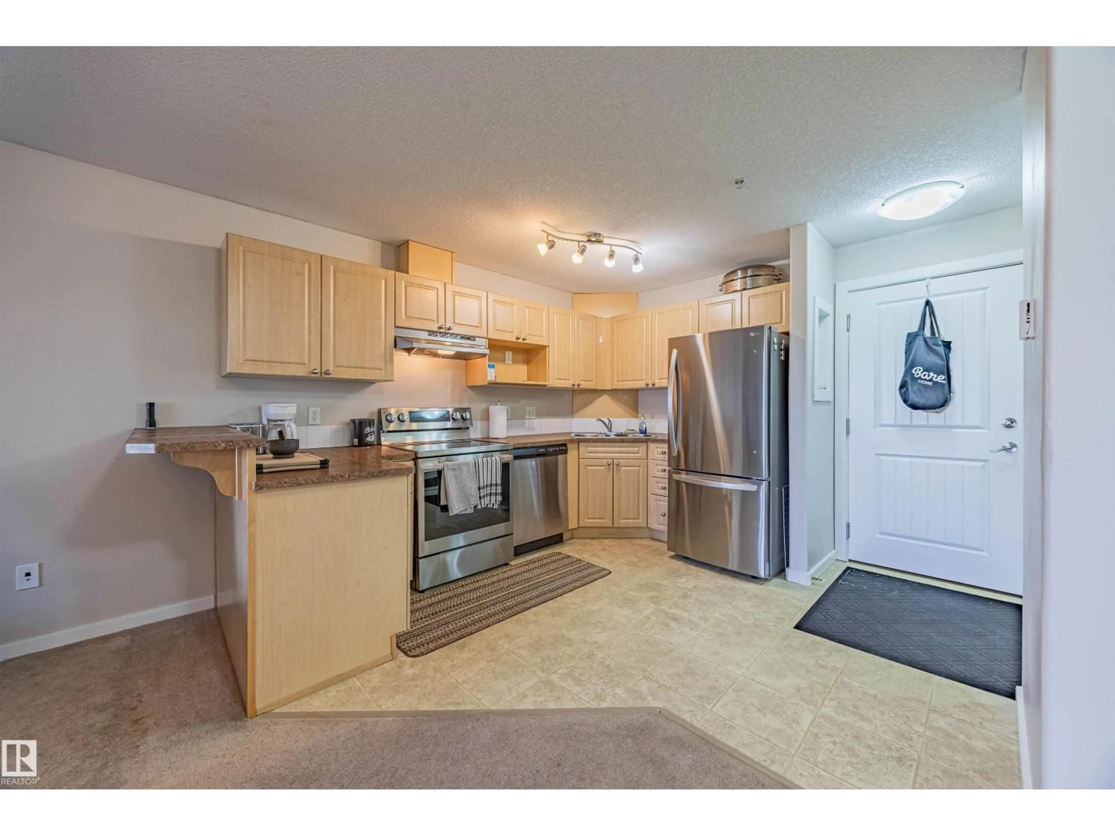 Standard kitchen, unknown for 208 - 240 SPRUCE RIDGE RD, Spruce Grove Alberta T7X0G5