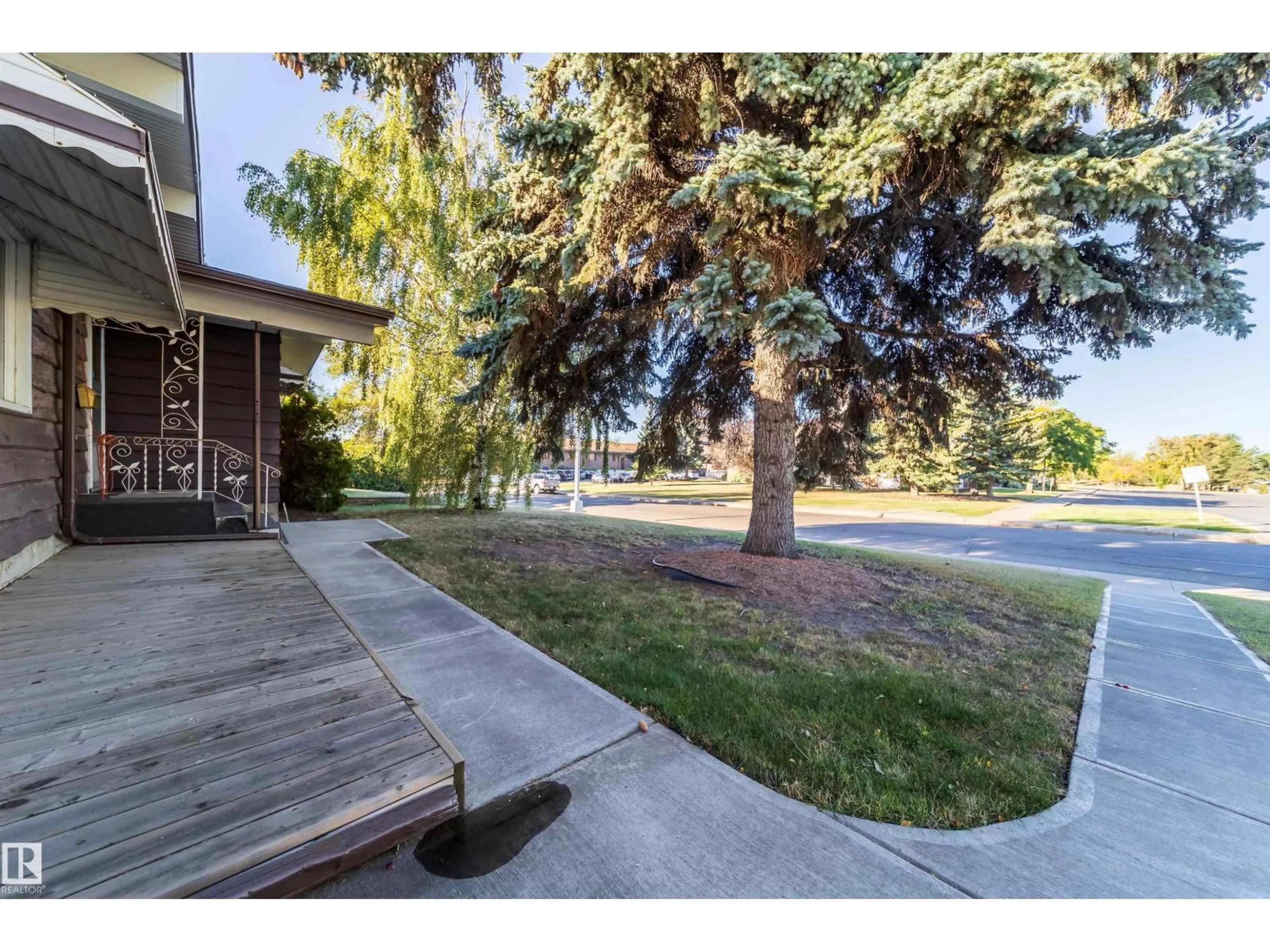 Patio, unknown for 14011 74 ST, Edmonton Alberta T5C0Y1