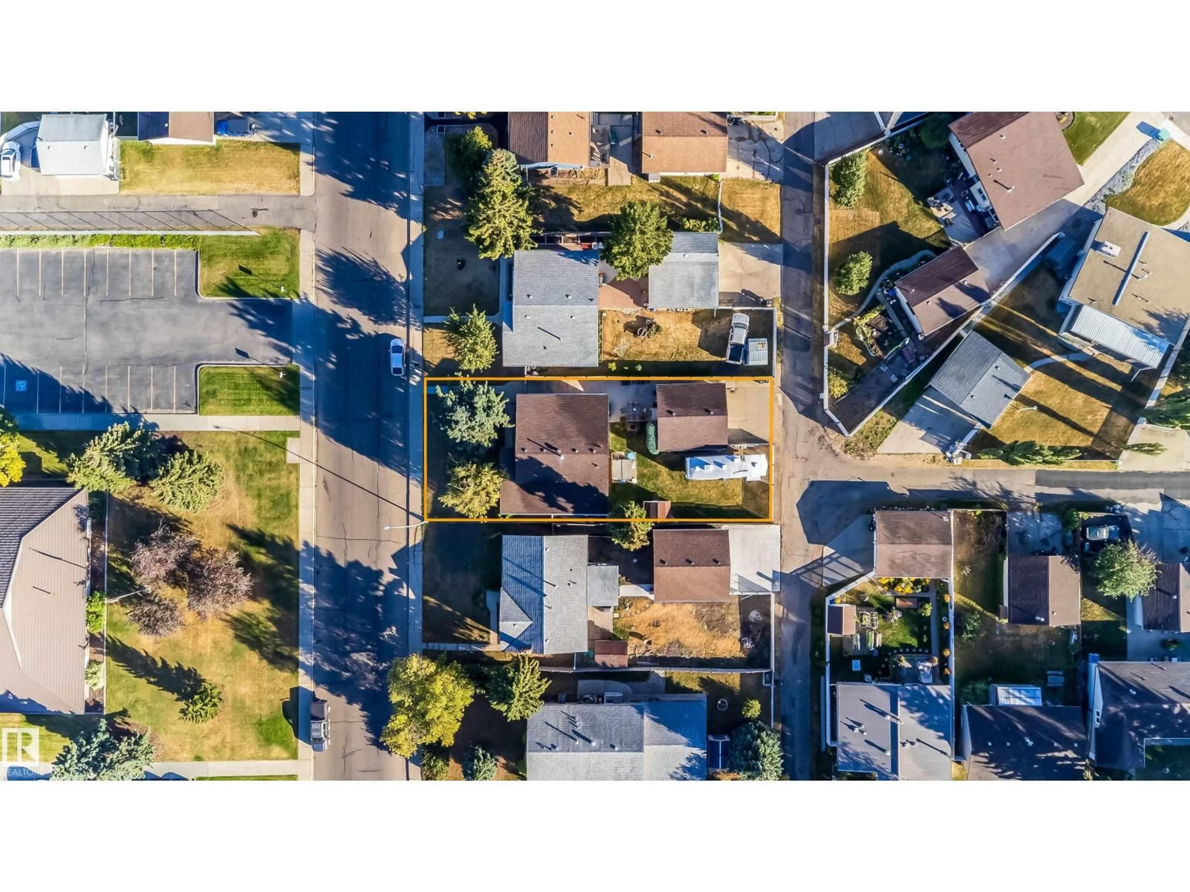 A pic from outside/outdoor area/front of a property/back of a property/a pic from drone, street for 14011 74 ST, Edmonton Alberta T5C0Y1