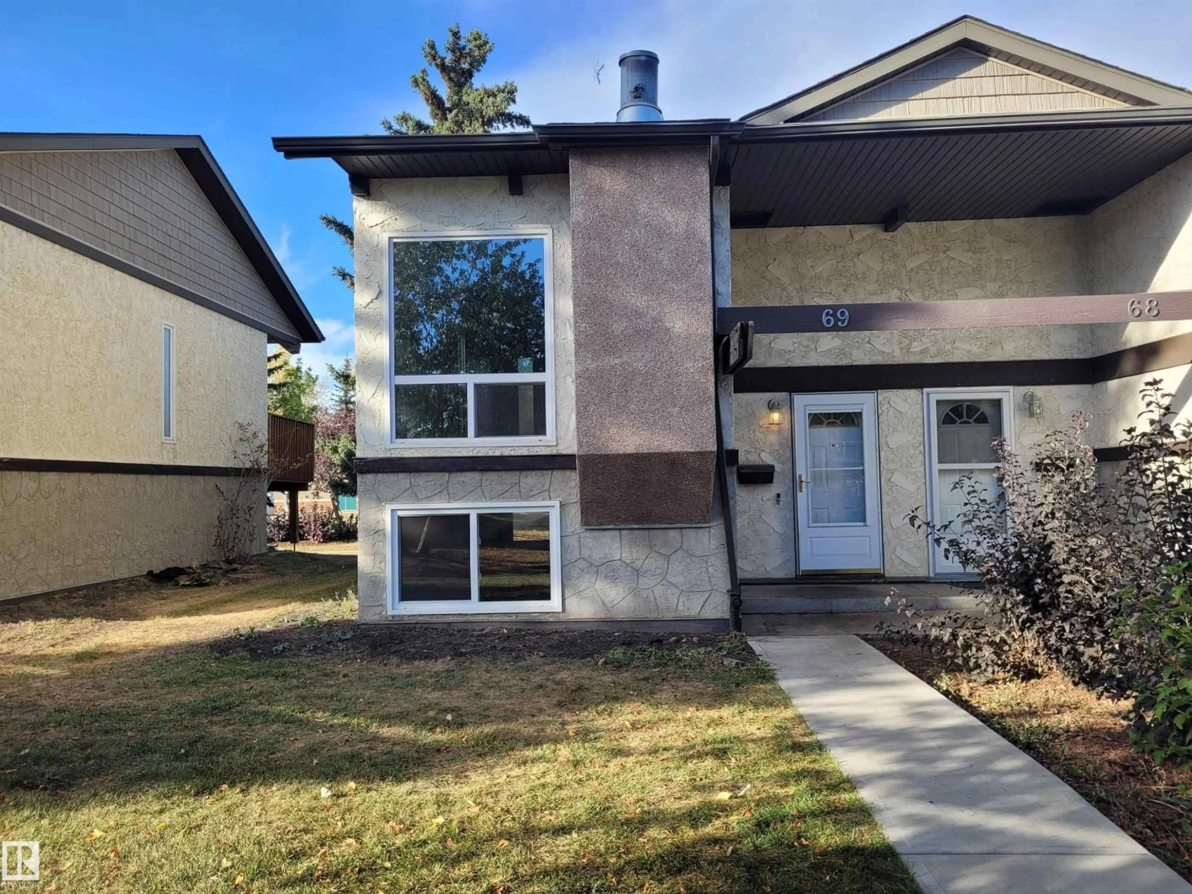 Home with vinyl exterior material, street for 69 NORTHWOODS VG, Edmonton Alberta T5X1T2