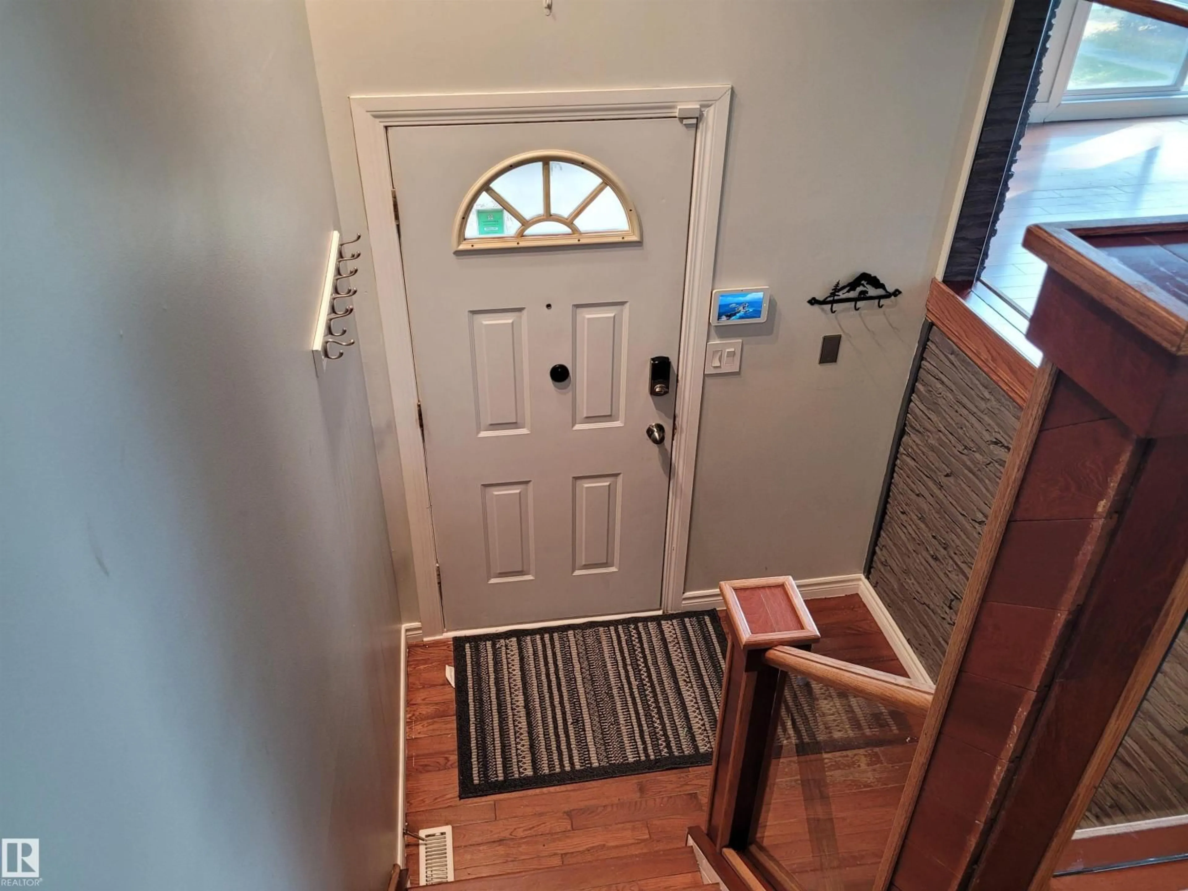 Indoor entryway for 69 NORTHWOODS VG, Edmonton Alberta T5X1T2