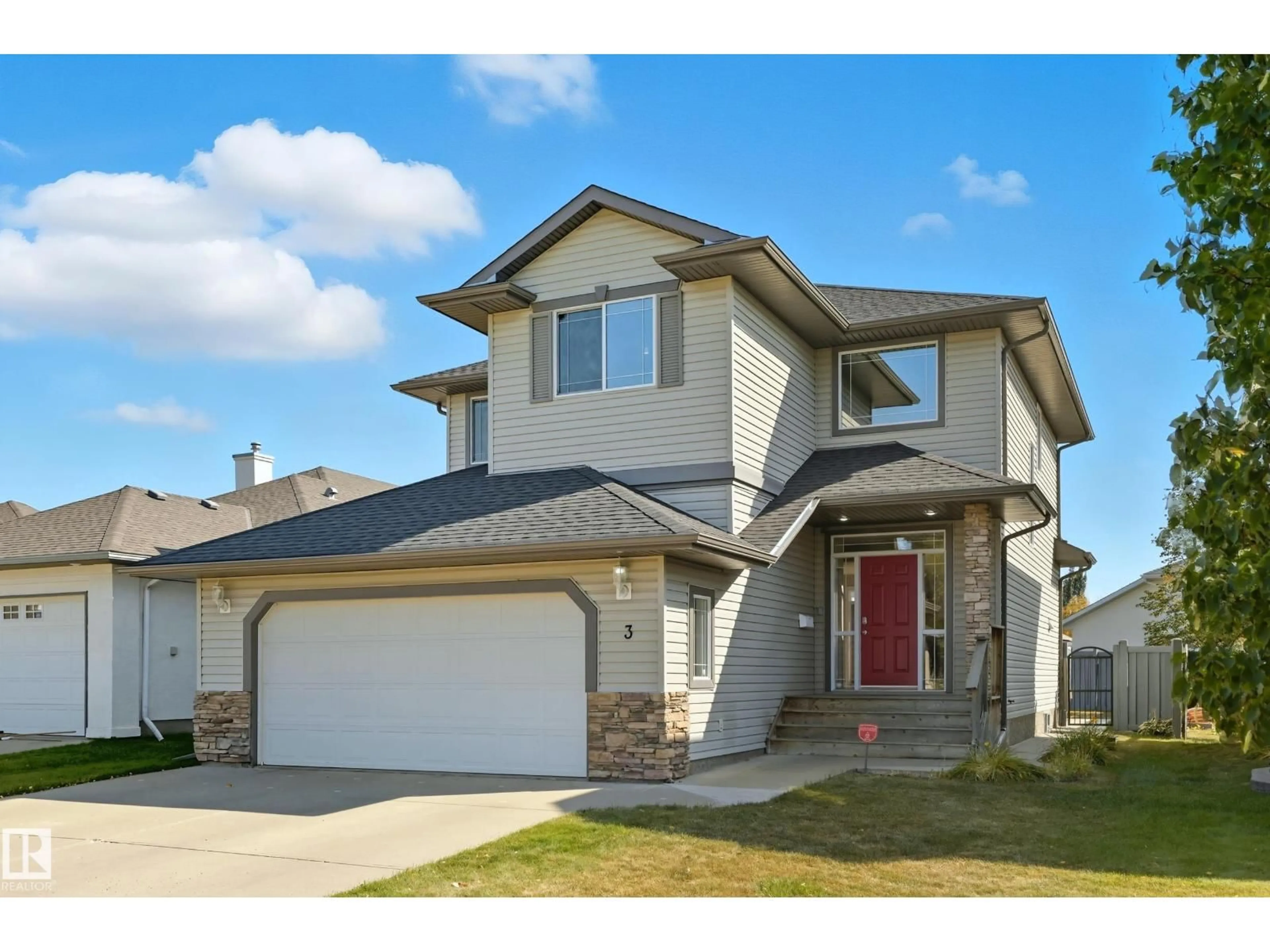 Home with vinyl exterior material, street for NW - 3 ORLEANS CO, St. Albert Alberta T8N6V9
