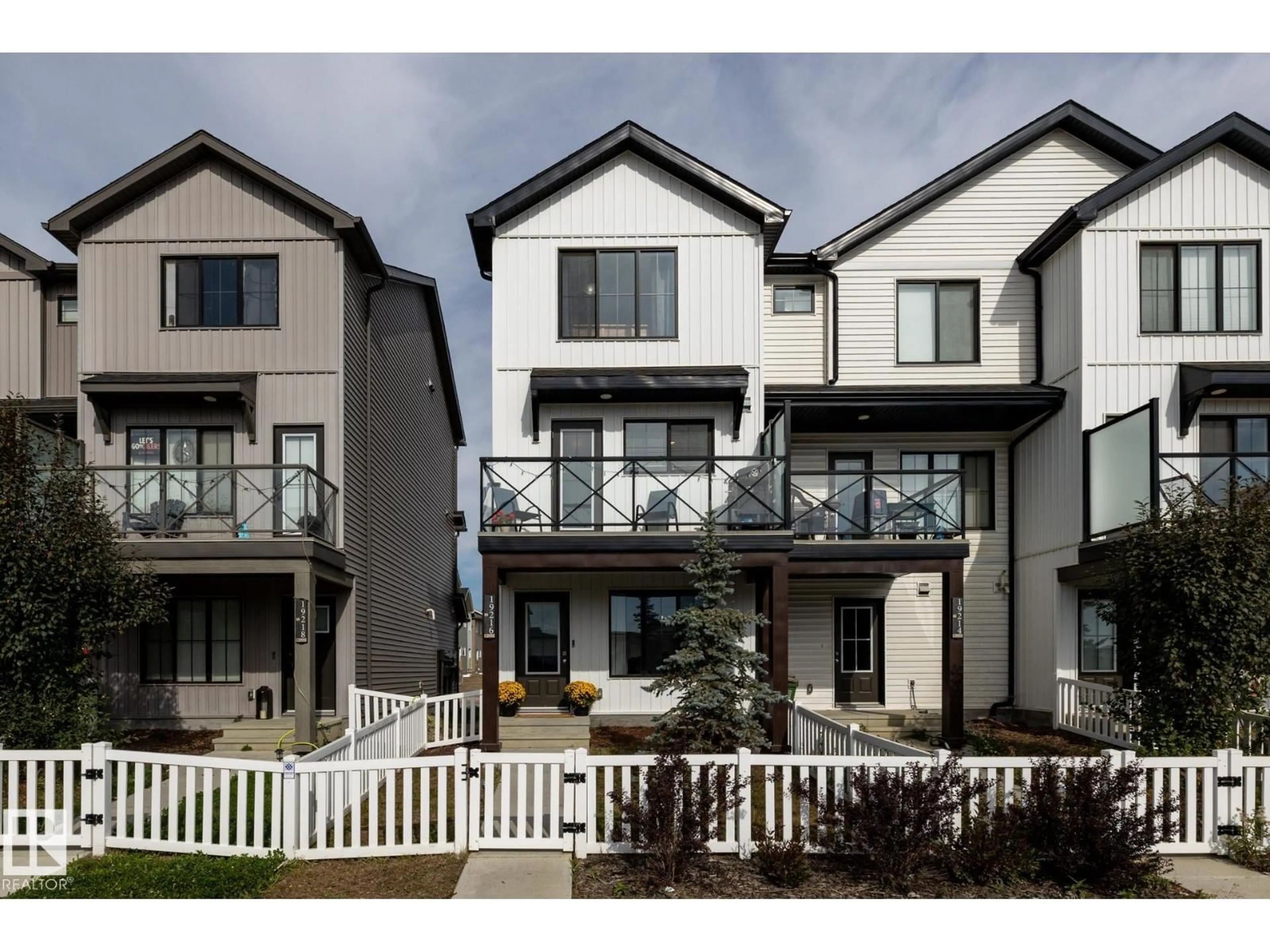 Unknown for 19216 27 AV, Edmonton Alberta T6M1L1