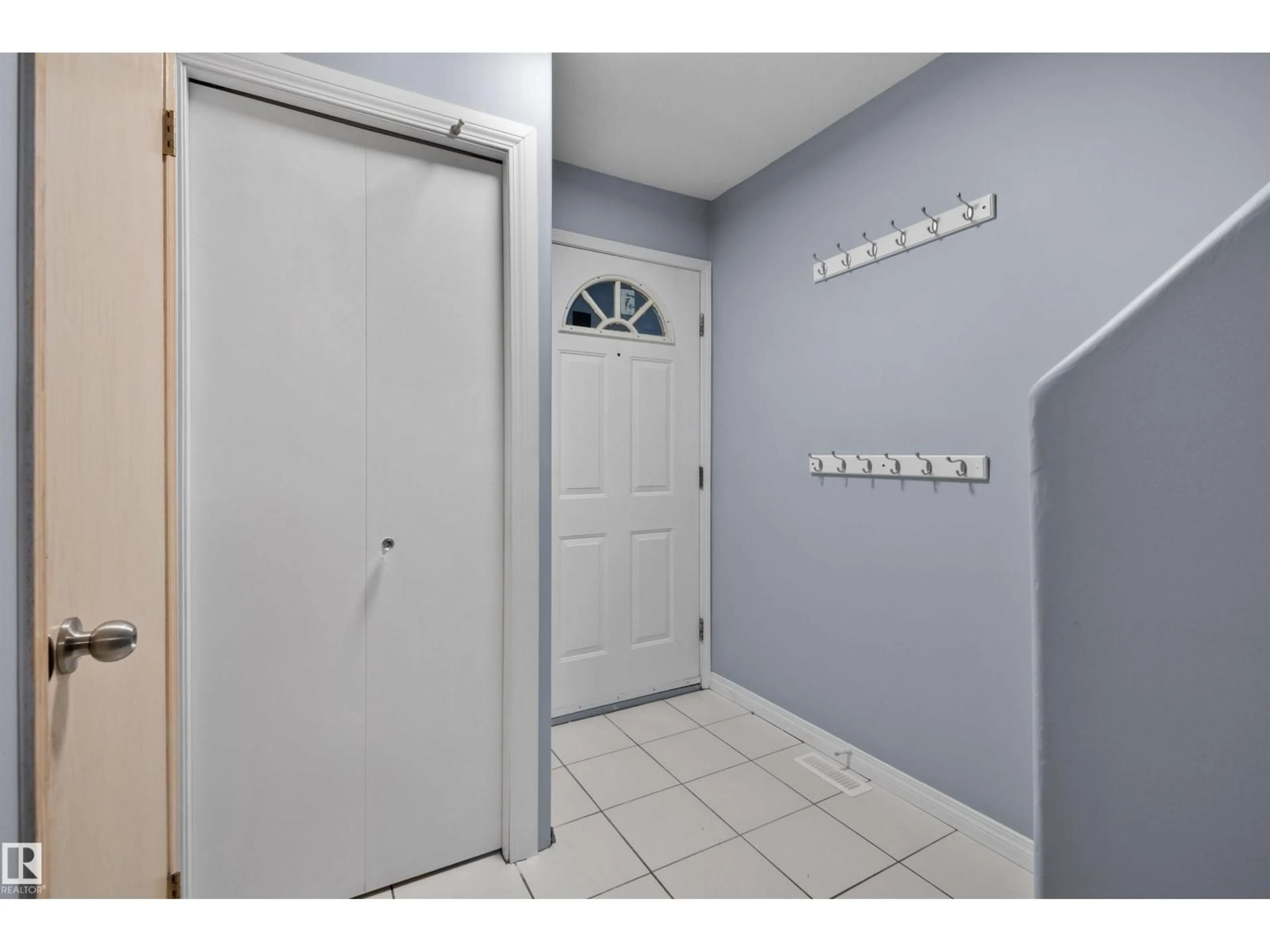 Indoor entryway for #5 - 14803 34 ST NW, Edmonton Alberta T5Y2L3