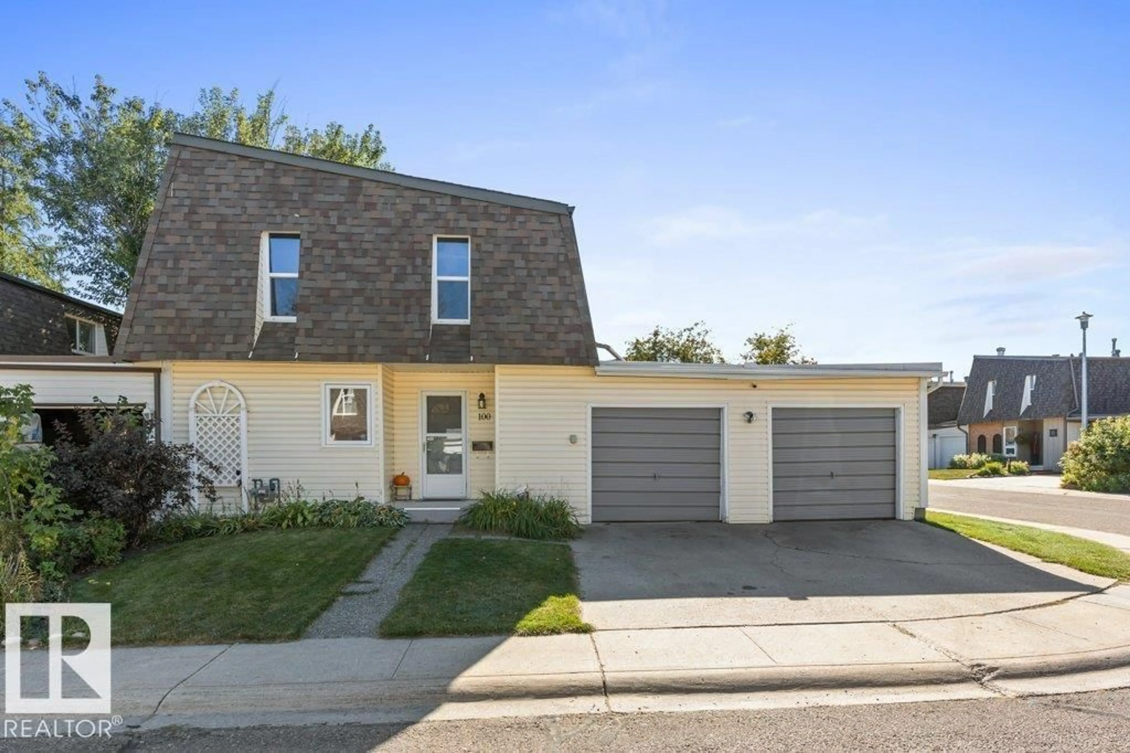 Home with vinyl exterior material, street for 100 GREENFIELD ES, St. Albert Alberta T8N2G2