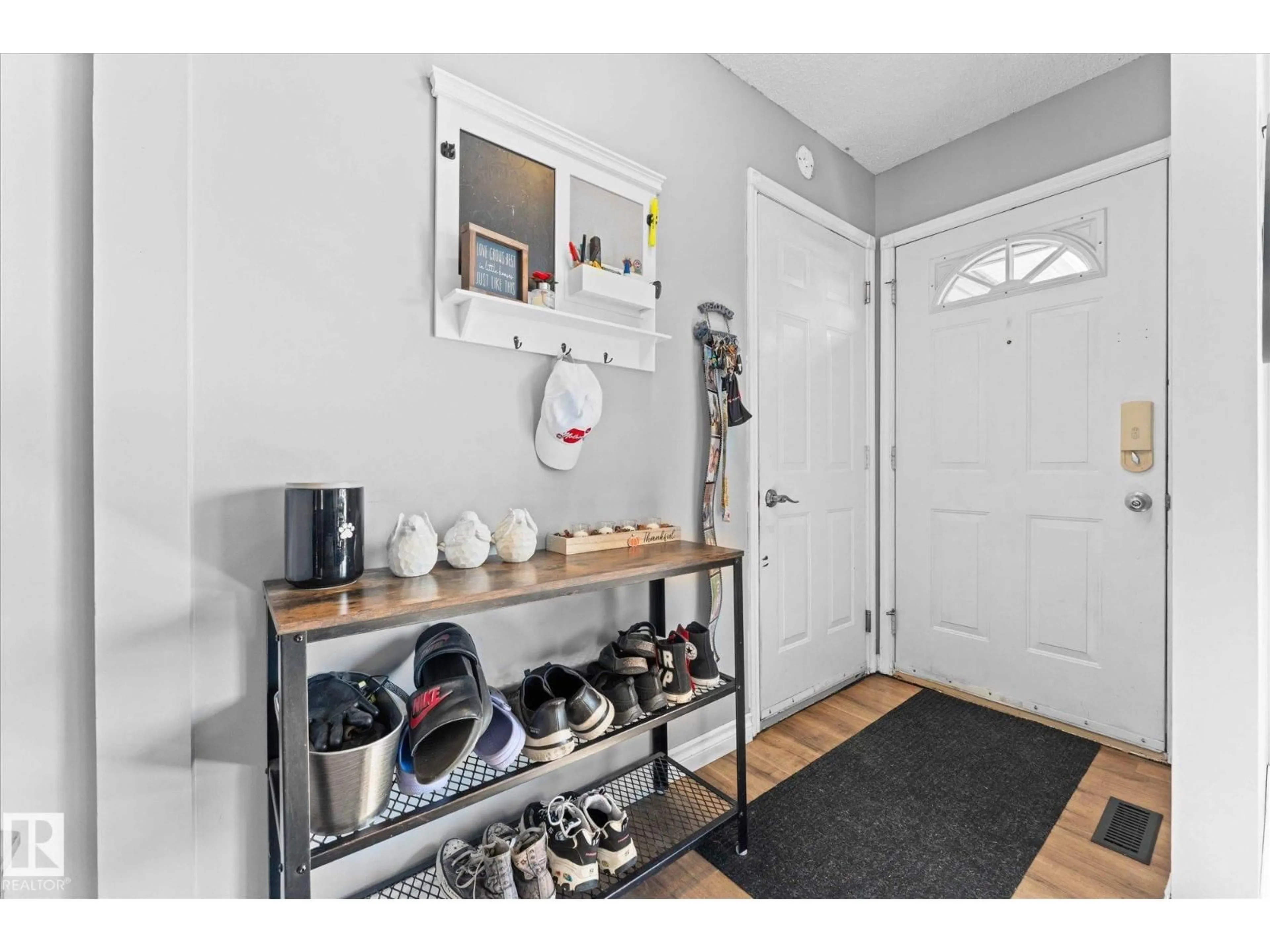 Indoor entryway for 135 ST. ANDREWS DR, Stony Plain Alberta T7Z1K7