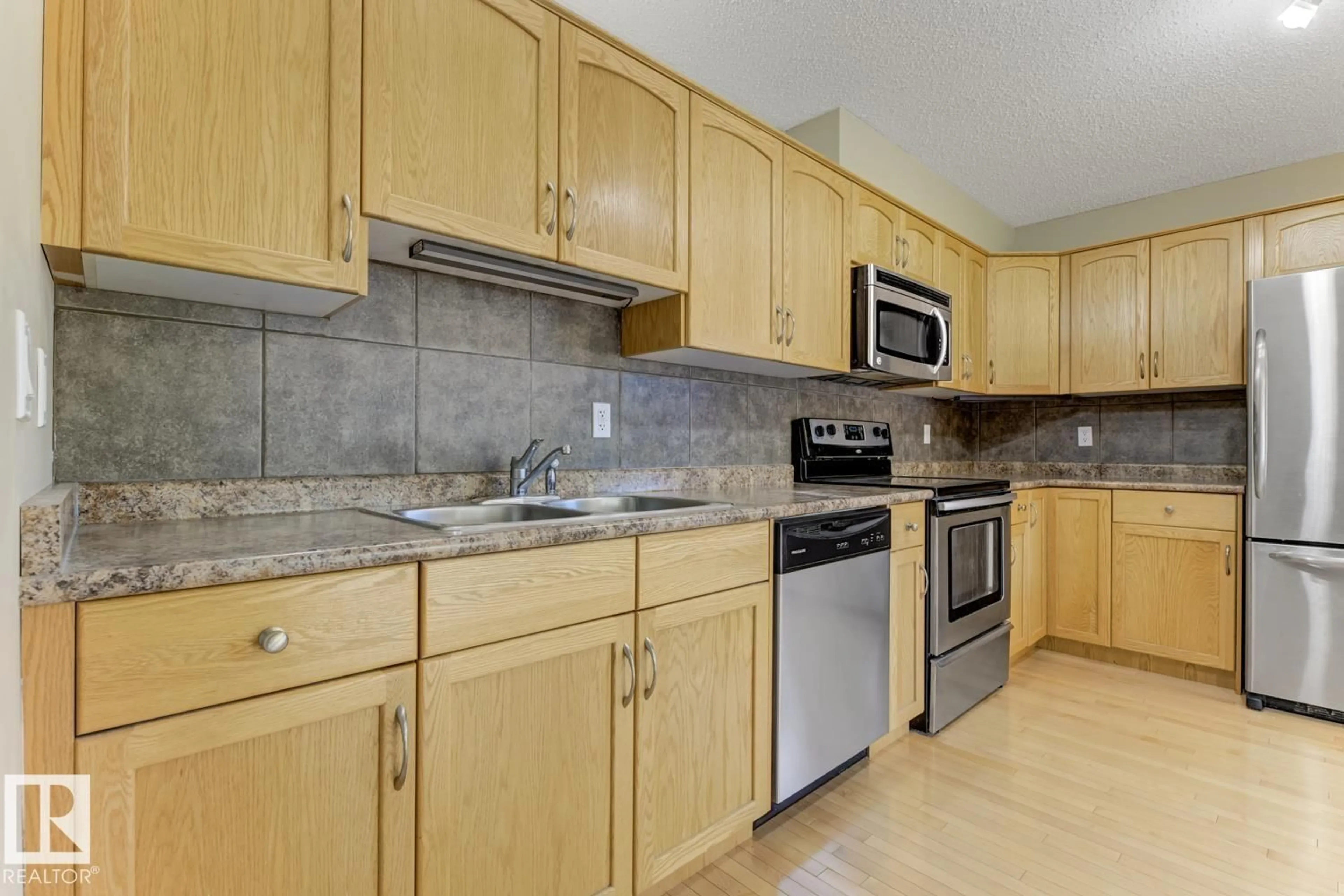 Standard kitchen, unknown for 11945 80 ST, Edmonton Alberta T5B2N8