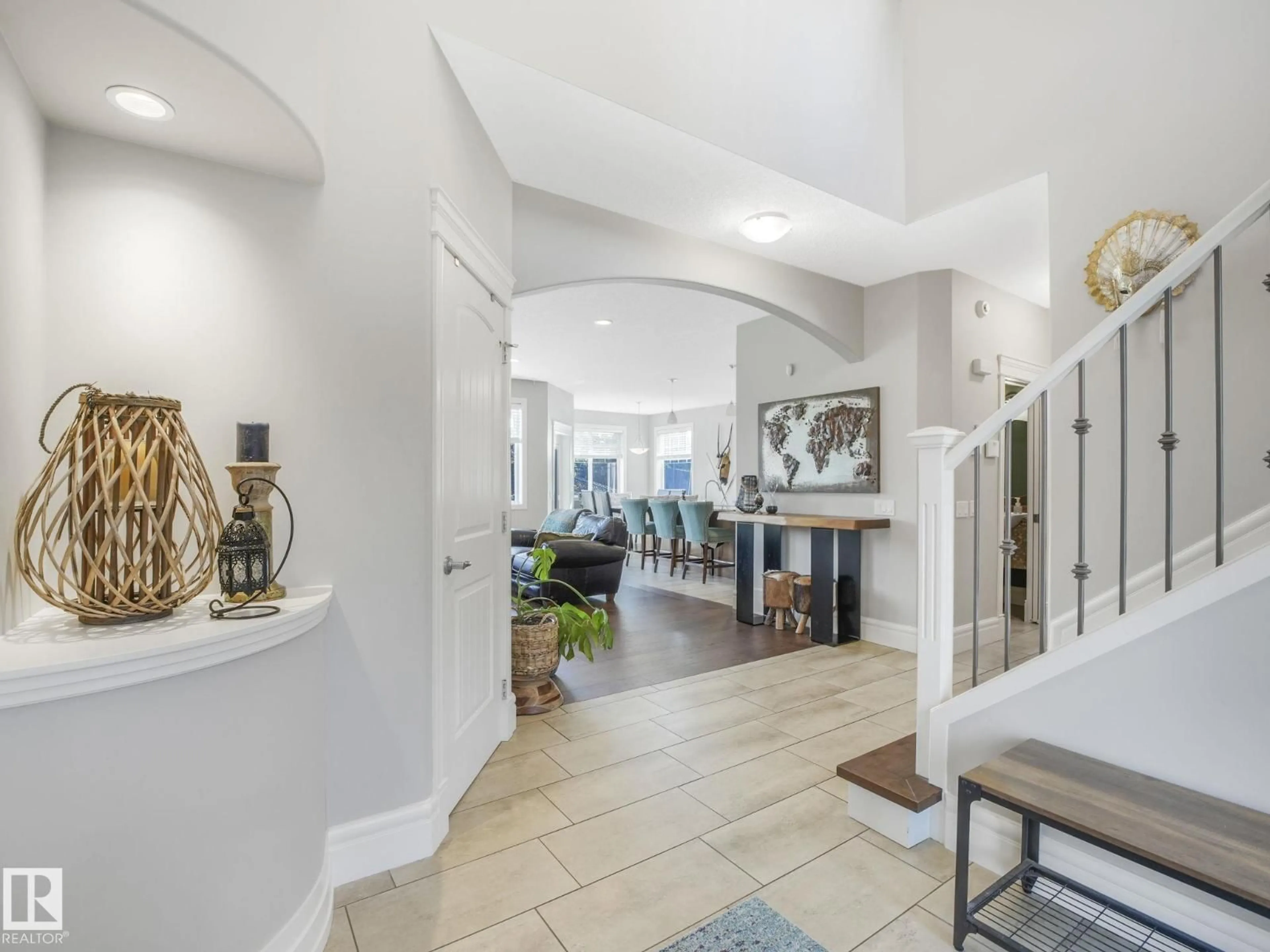 Indoor entryway for 7248 ESSEX WY, Sherwood Park Alberta T8H0L3