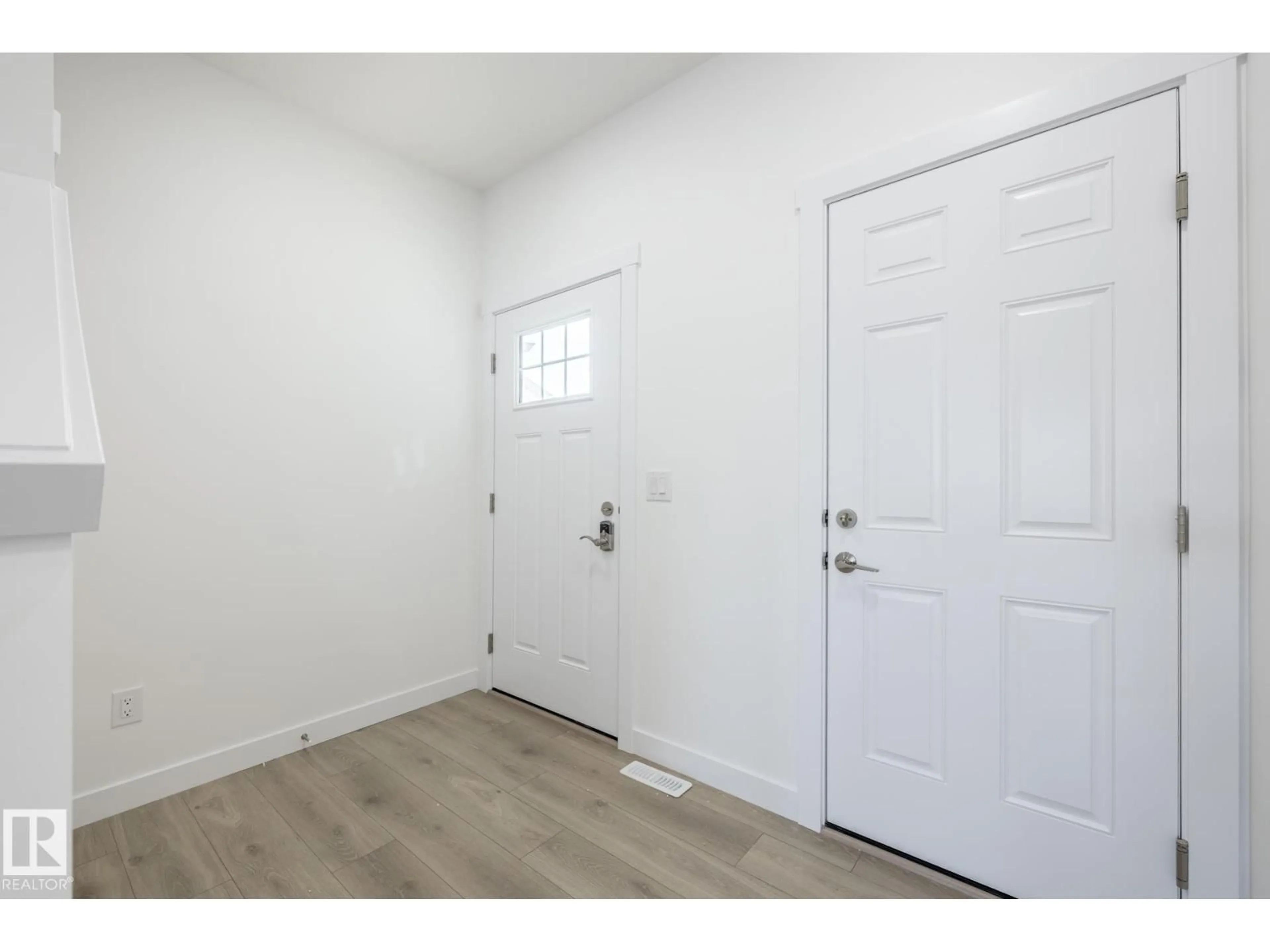 Indoor entryway for 8639 97 AV, Morinville Alberta T8R2S1