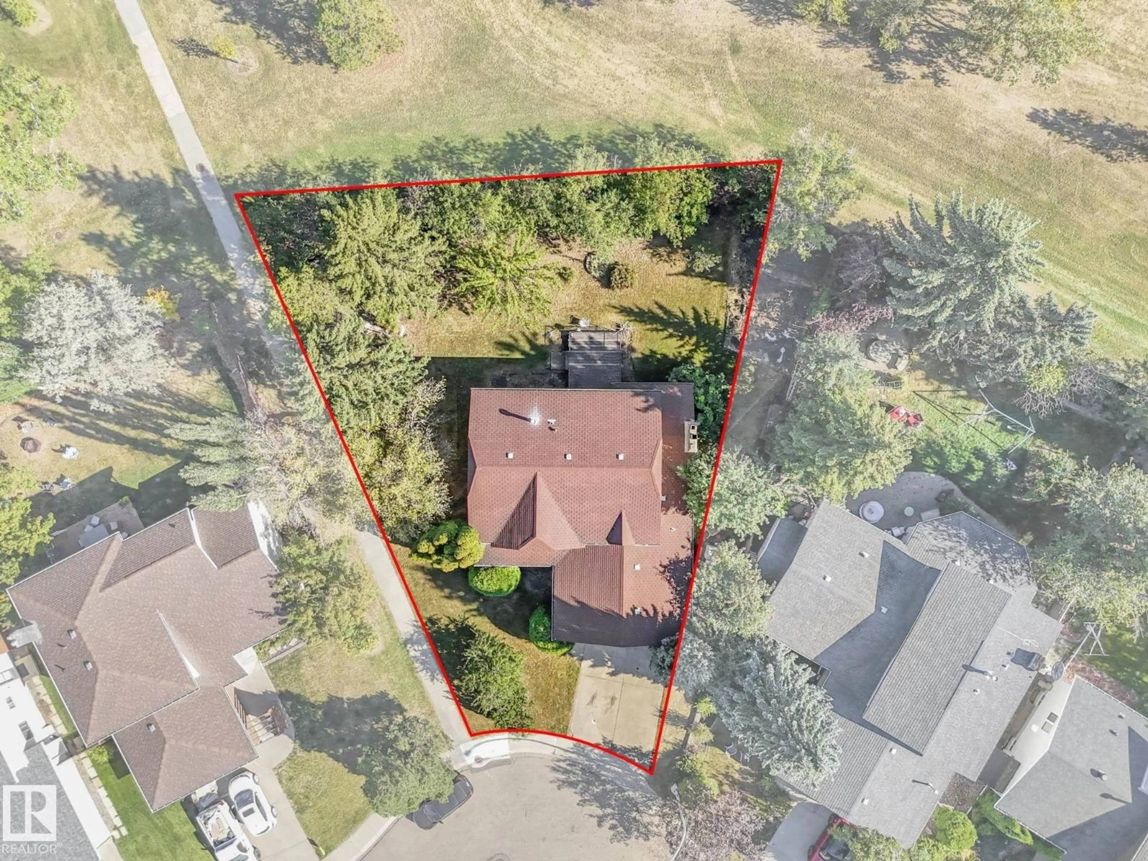 A pic from outside/outdoor area/front of a property/back of a property/a pic from drone, street for NW - 3213 111A ST, Edmonton Alberta T6J3Y5