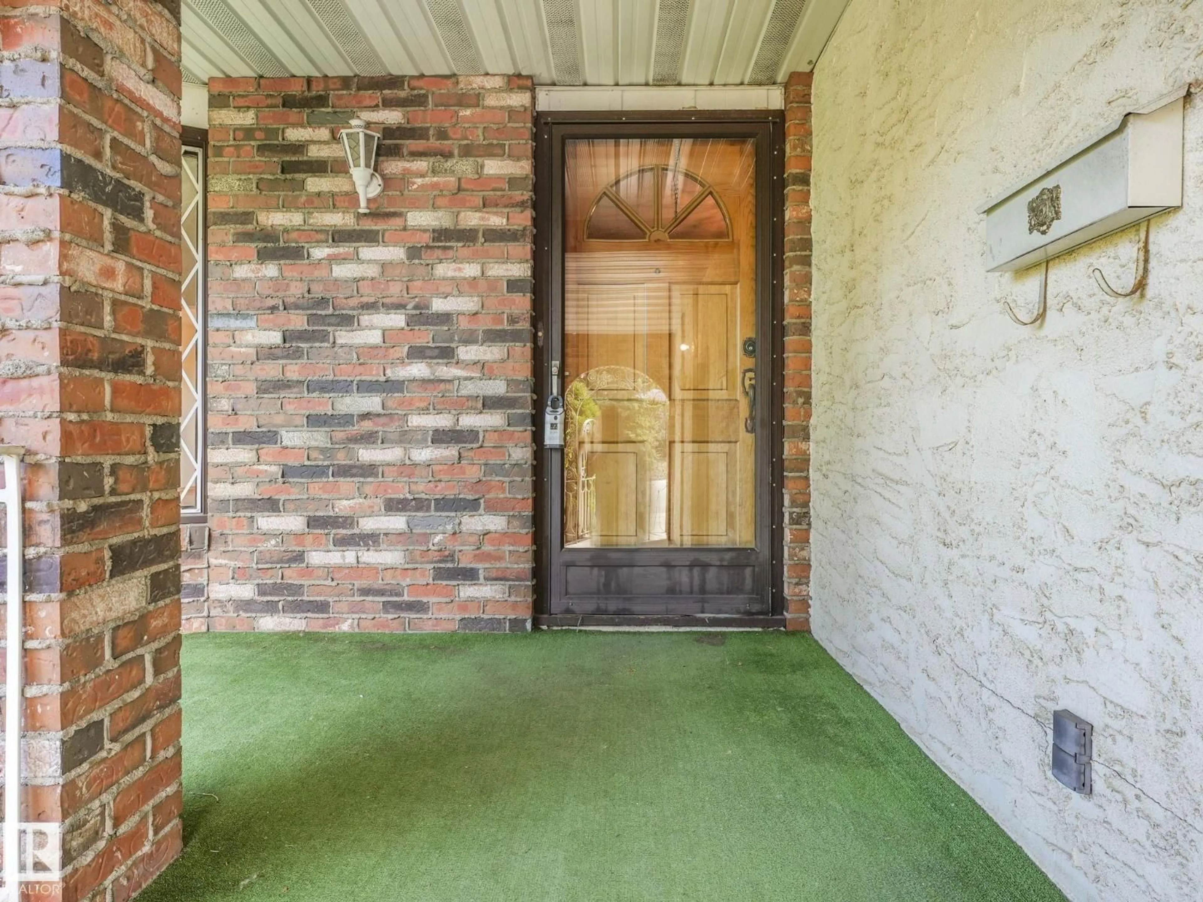 Indoor entryway for NW - 3213 111A ST, Edmonton Alberta T6J3Y5