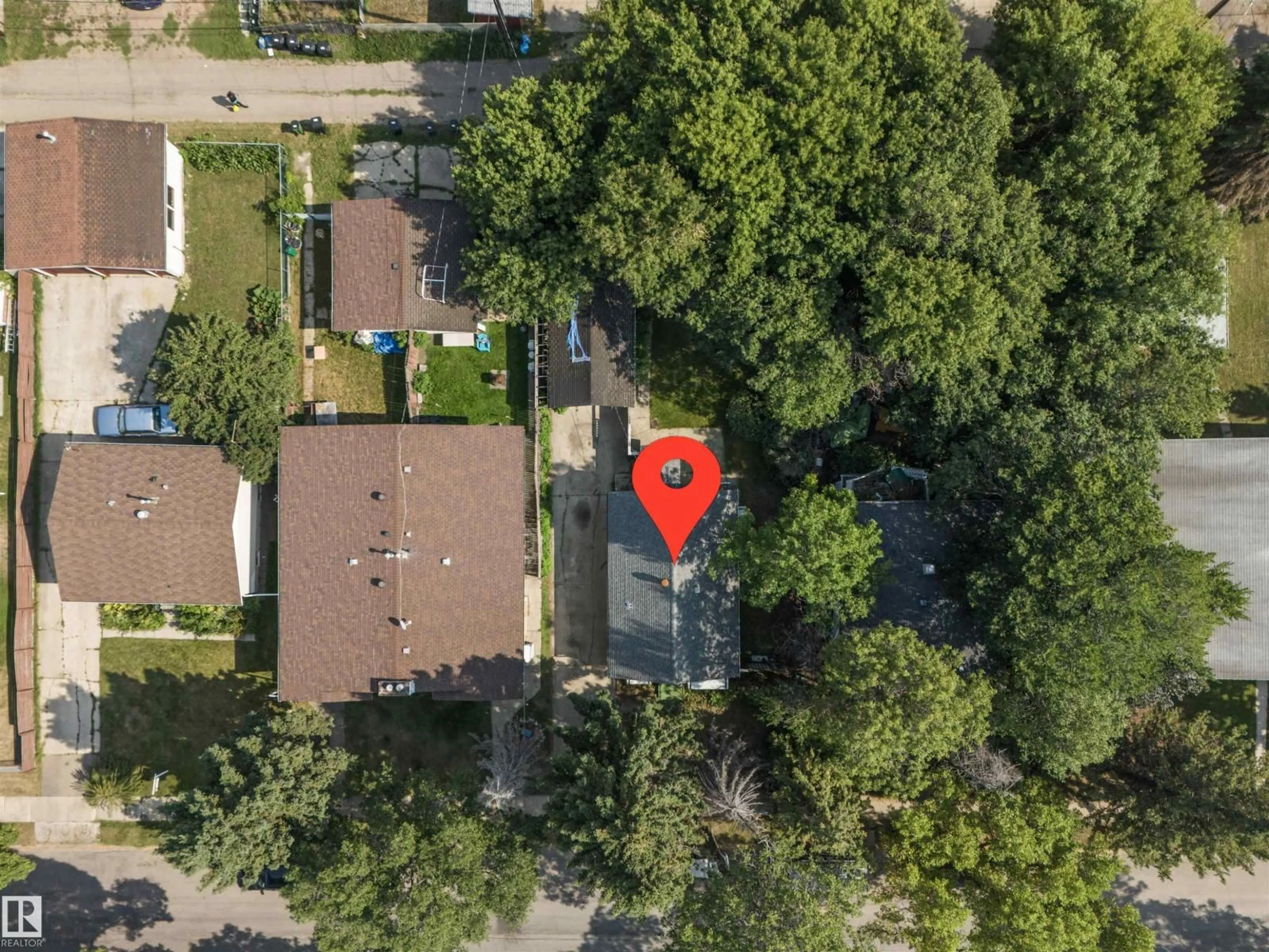 A pic from outside/outdoor area/front of a property/back of a property/a pic from drone, street for NW - 11819 45 ST, Edmonton Alberta T5W2T3