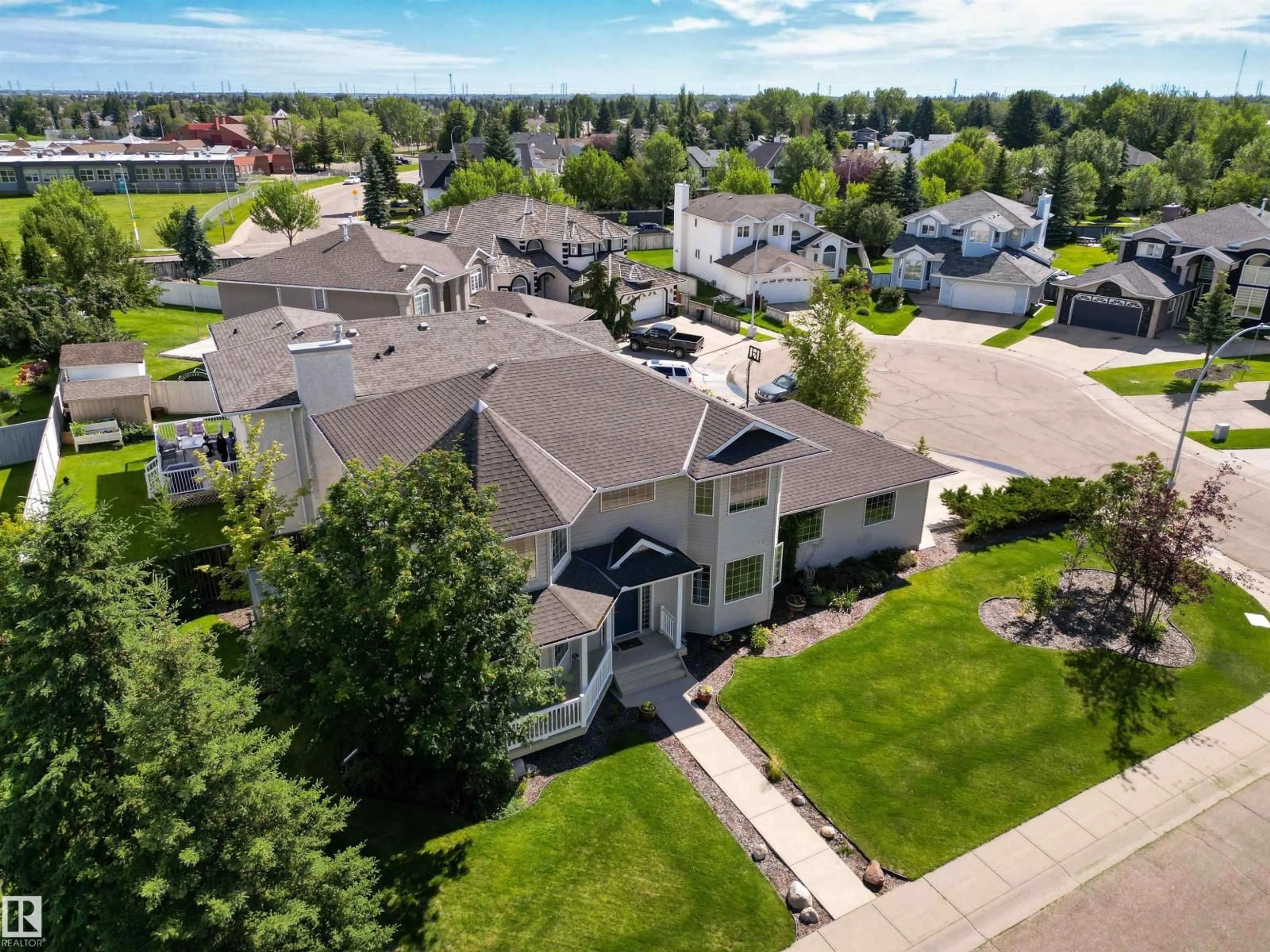 A pic from outside/outdoor area/front of a property/back of a property/a pic from drone, unknown for 133 KULAWY DR, Edmonton Alberta T6L6T9