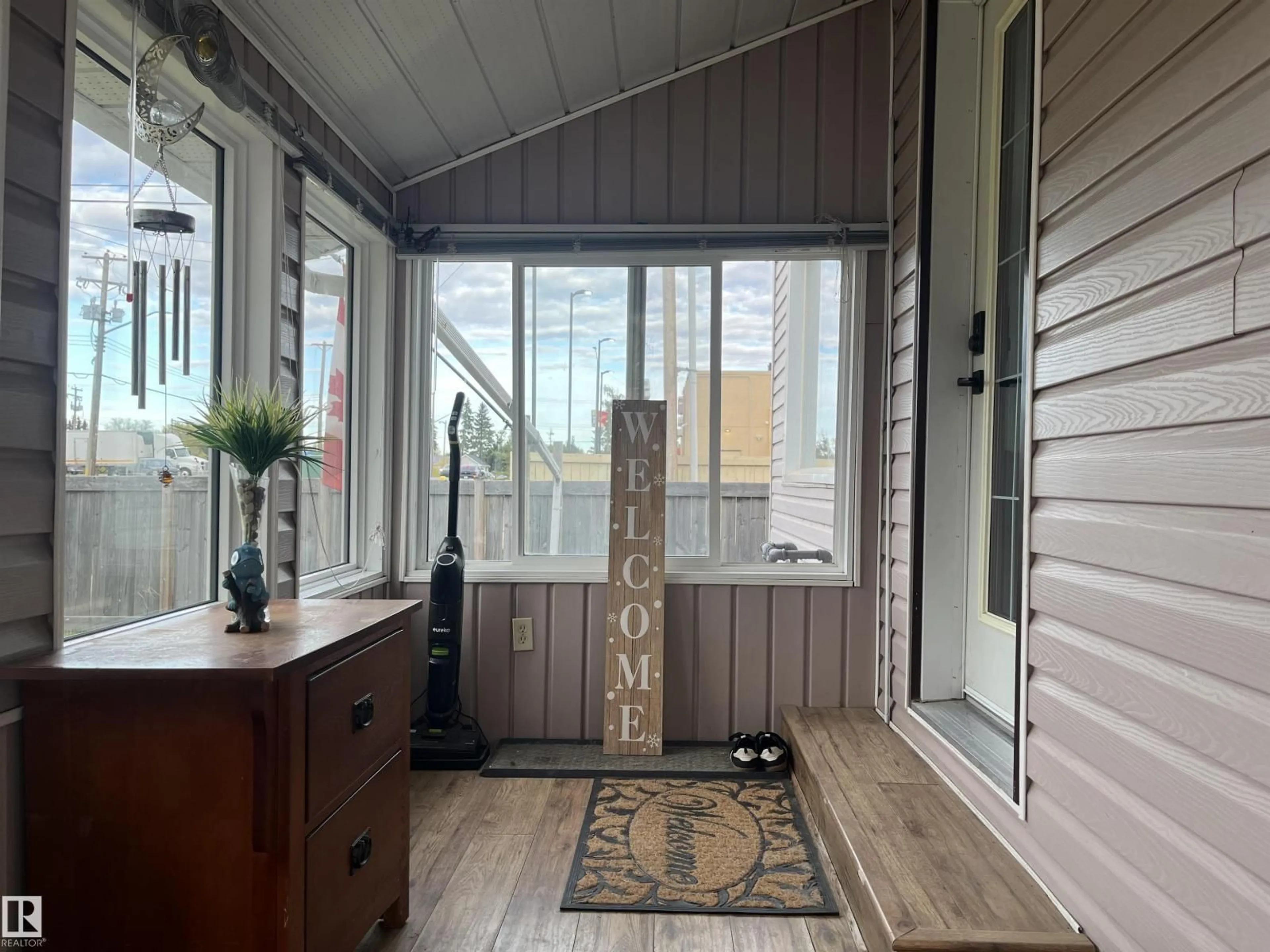 Indoor entryway for 10227 102 ST, Westlock Alberta T7P1X8